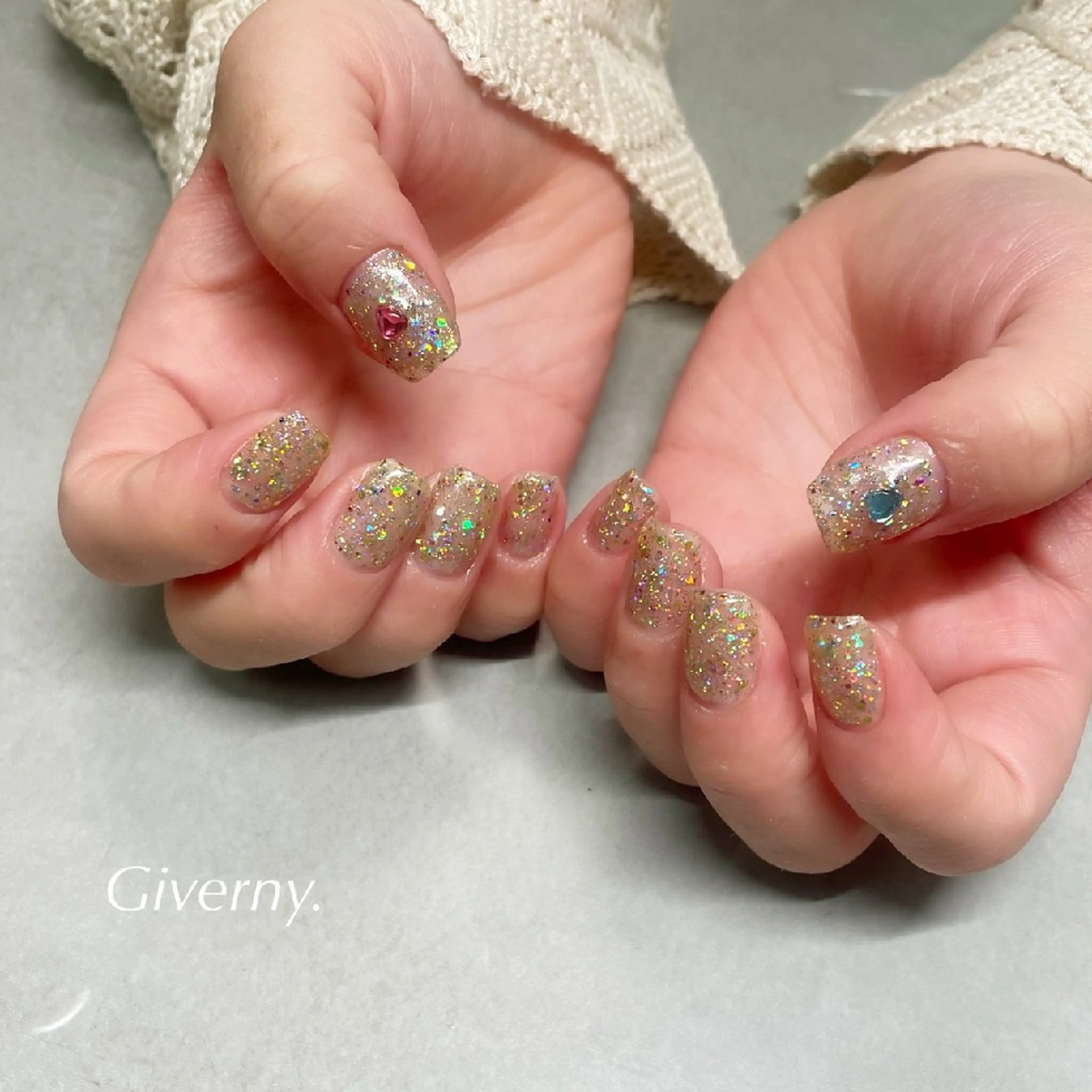 ネイル キラキラネイル ラメ(グリッター) 夏ネイル ハンドネイル Giverny .のネイルデザイン