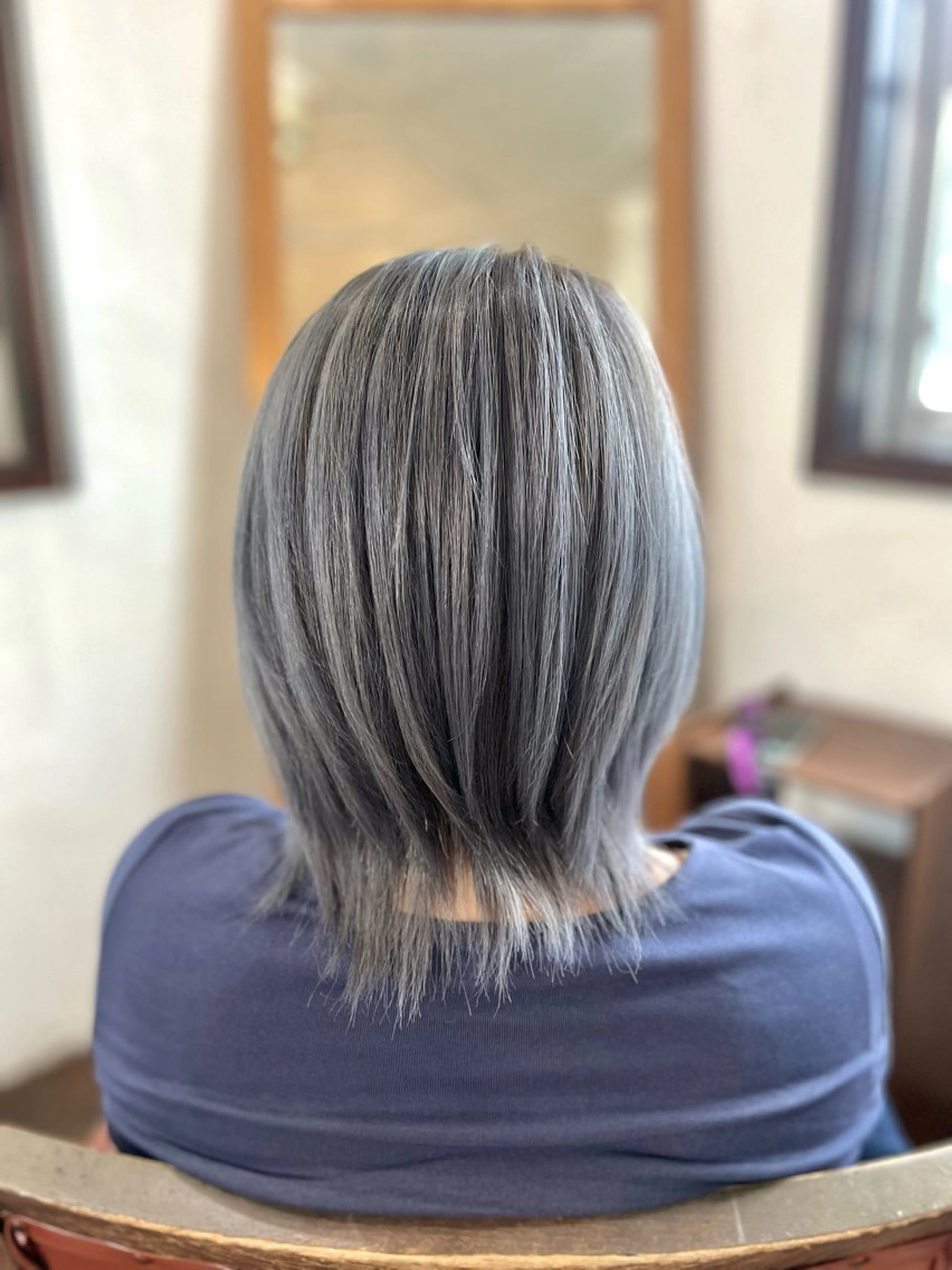 ミディアム カラー バレイヤージュ ブリーチ ケアブリーチ シルバー レイヤーカット ヘアカラー Style Tのヘアスタイル