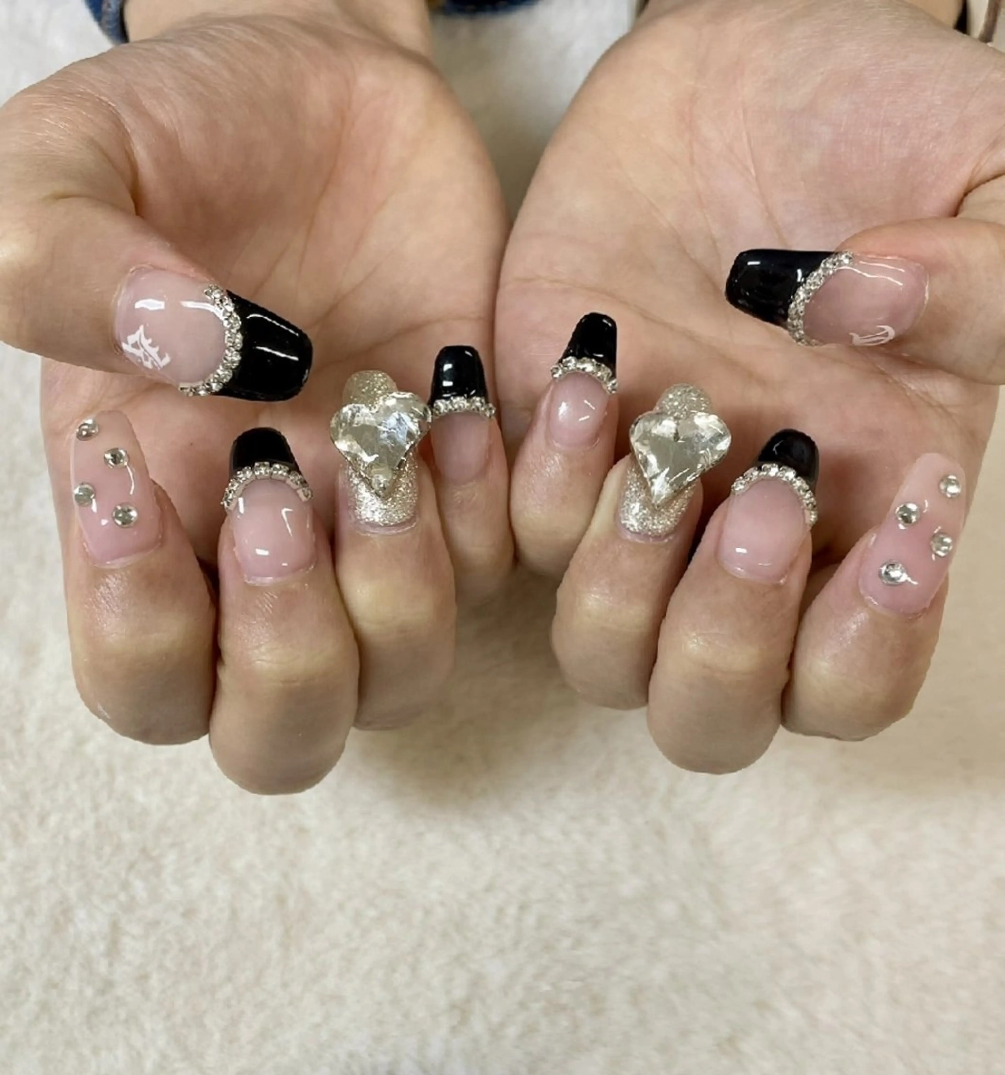 ネイル フレンチネイル ハート ストーンネイル ワンホンネイル ハンドネイル ハンドケア 心斎橋Salon Epokkuのネイルデザイン