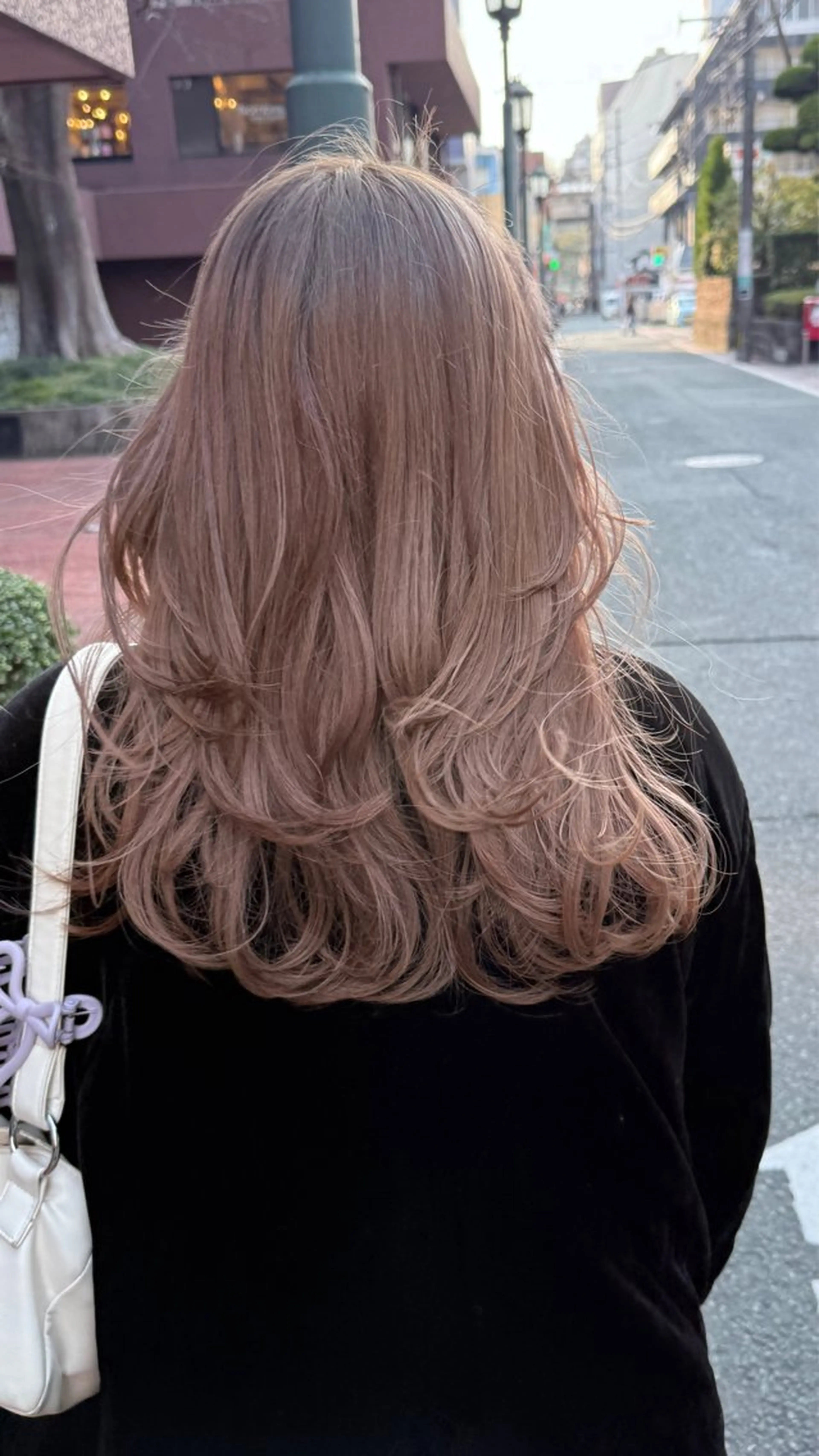 ロング カラー ベージュカラー ブリーチ レイヤーカット vivre libre（ヴィーヴル リーブル）所属・ビブル/ 仲村真里奈のヘアスタイル