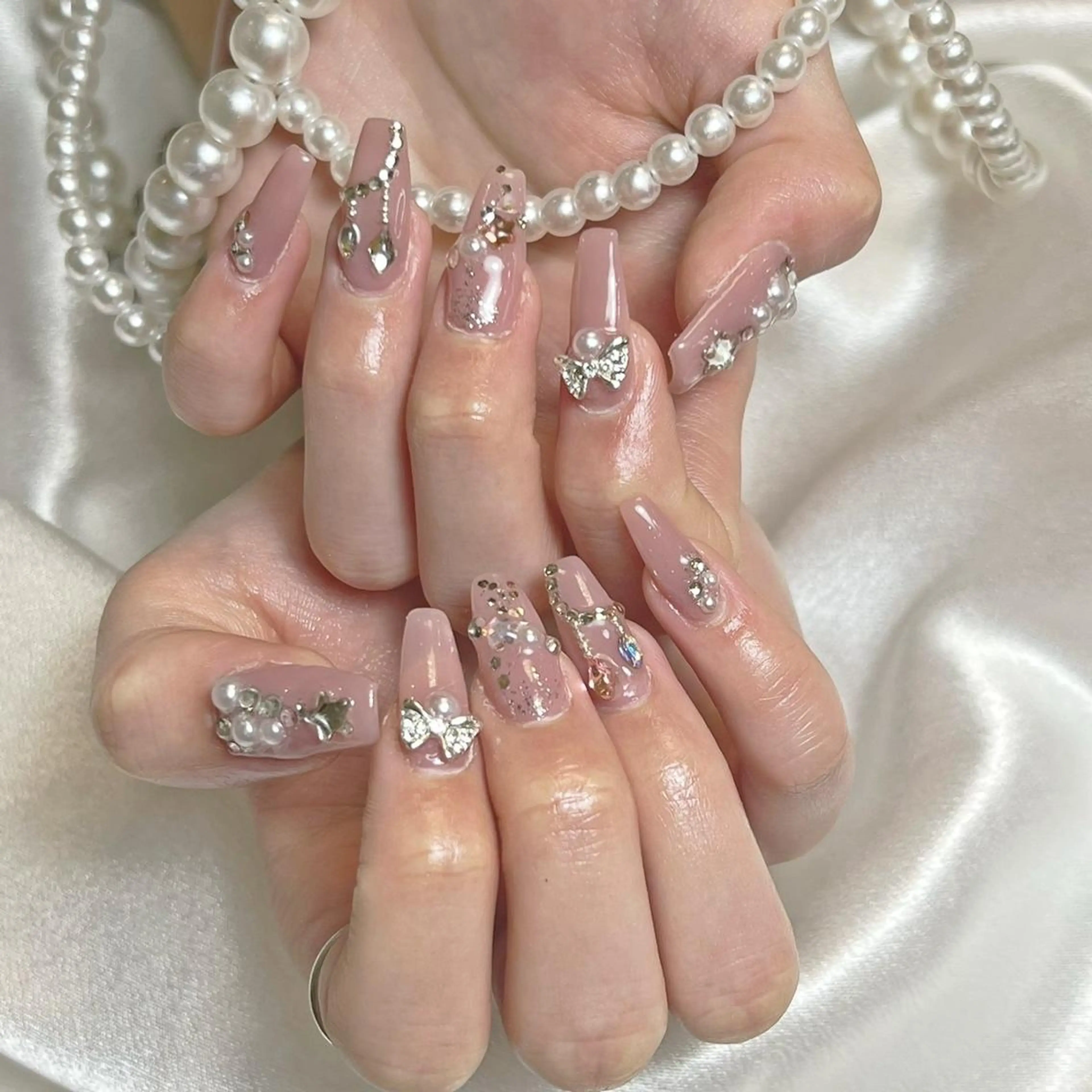 ネイル RAFFINE 月🦋🩵のネイルデザイン