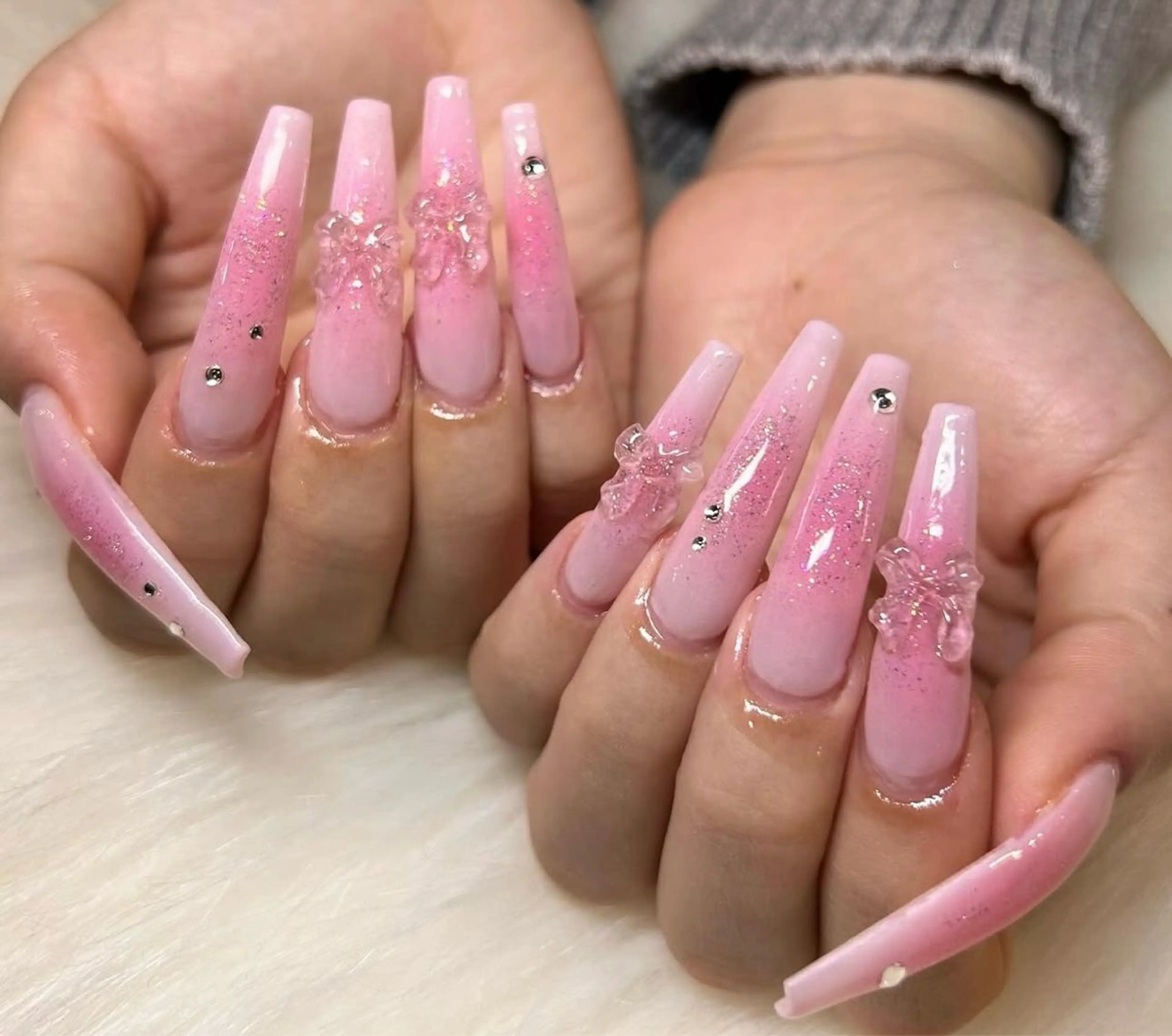 ネイル グラデーション キラキラネイル ワンカラーネイル 冬ネイル Jenn Nail Salonのネイルデザイン