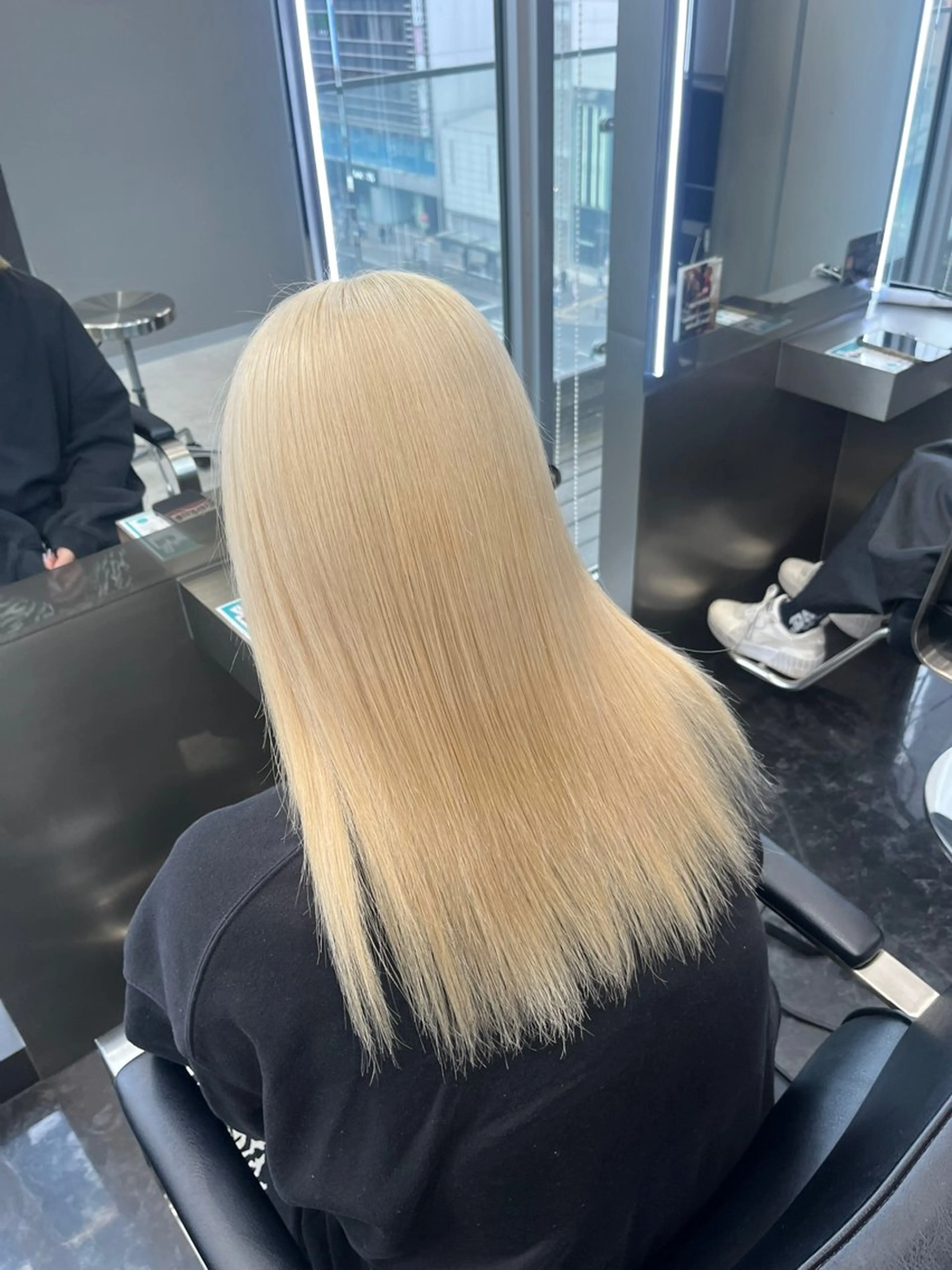 ミディアム カラー ヘアアレンジ 抜きっぱなしブロンド ブロンド ヘアカラー トリートメント ヘアセット ハイトーン/透明感 髪質改善/rinaのヘアスタイル