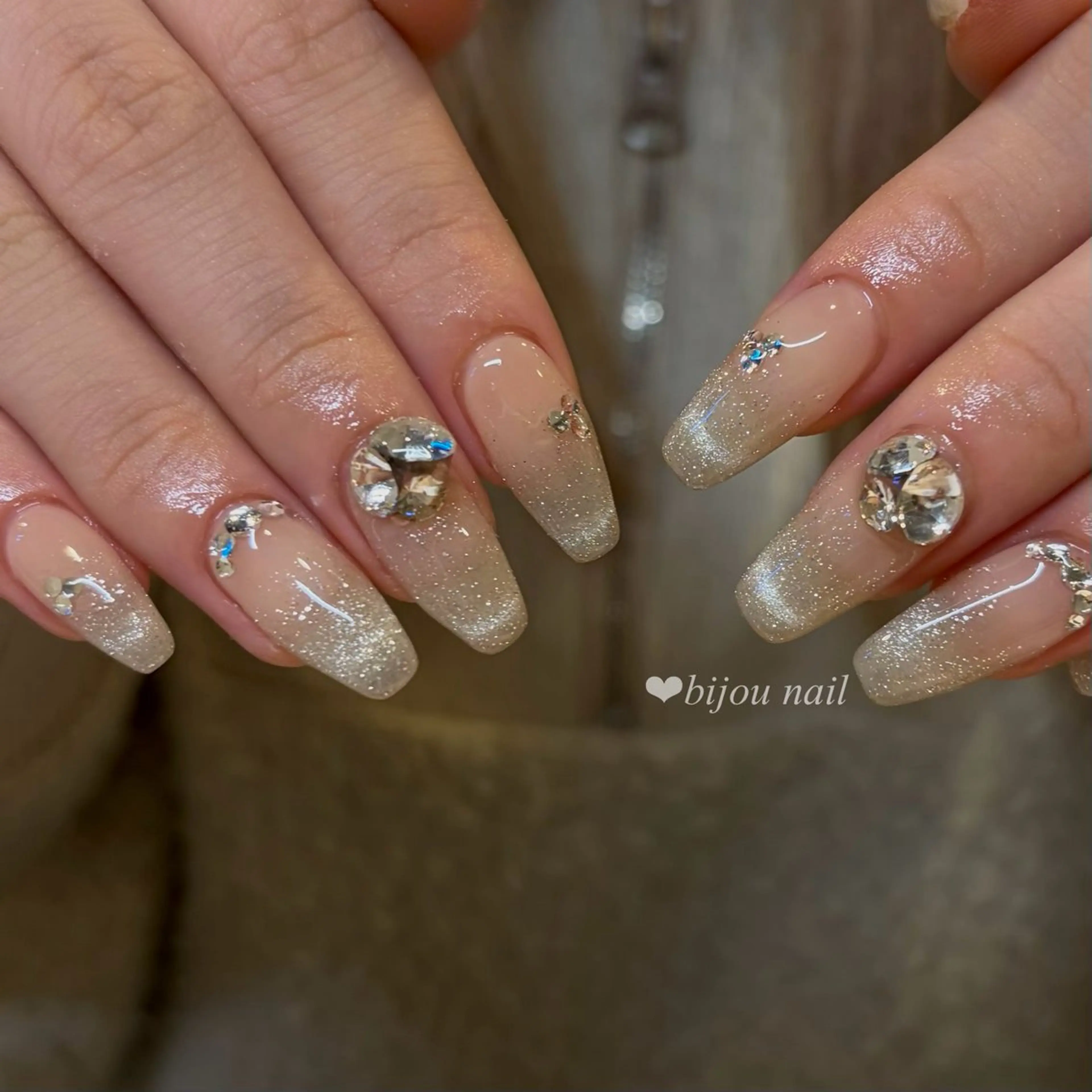 ネイル グラデーション キラキラネイル ストーンネイル agu JUNNAのネイルデザイン