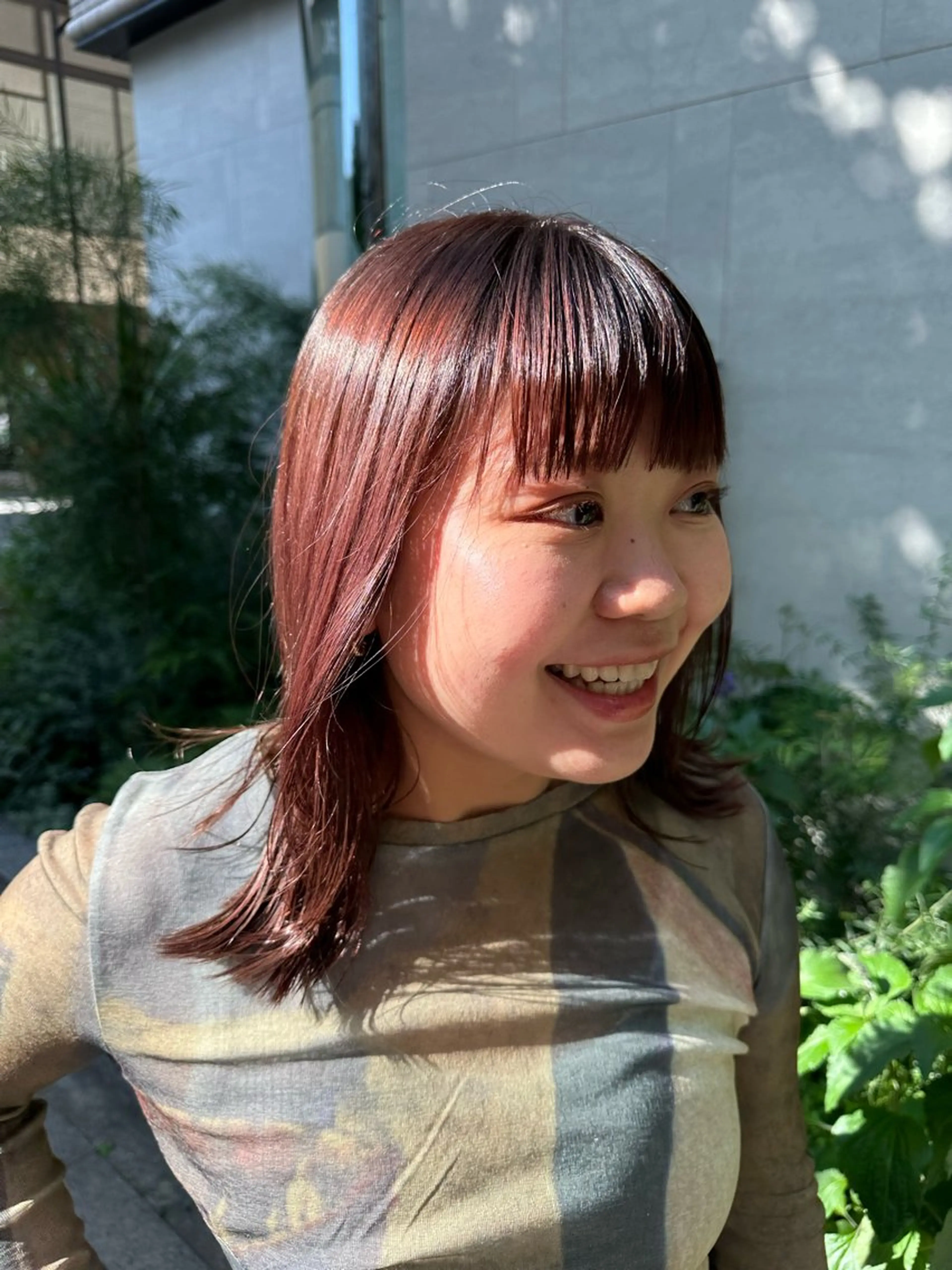 ミディアム カラー タイトボブ個性派カラ ーAKANEのヘアスタイル