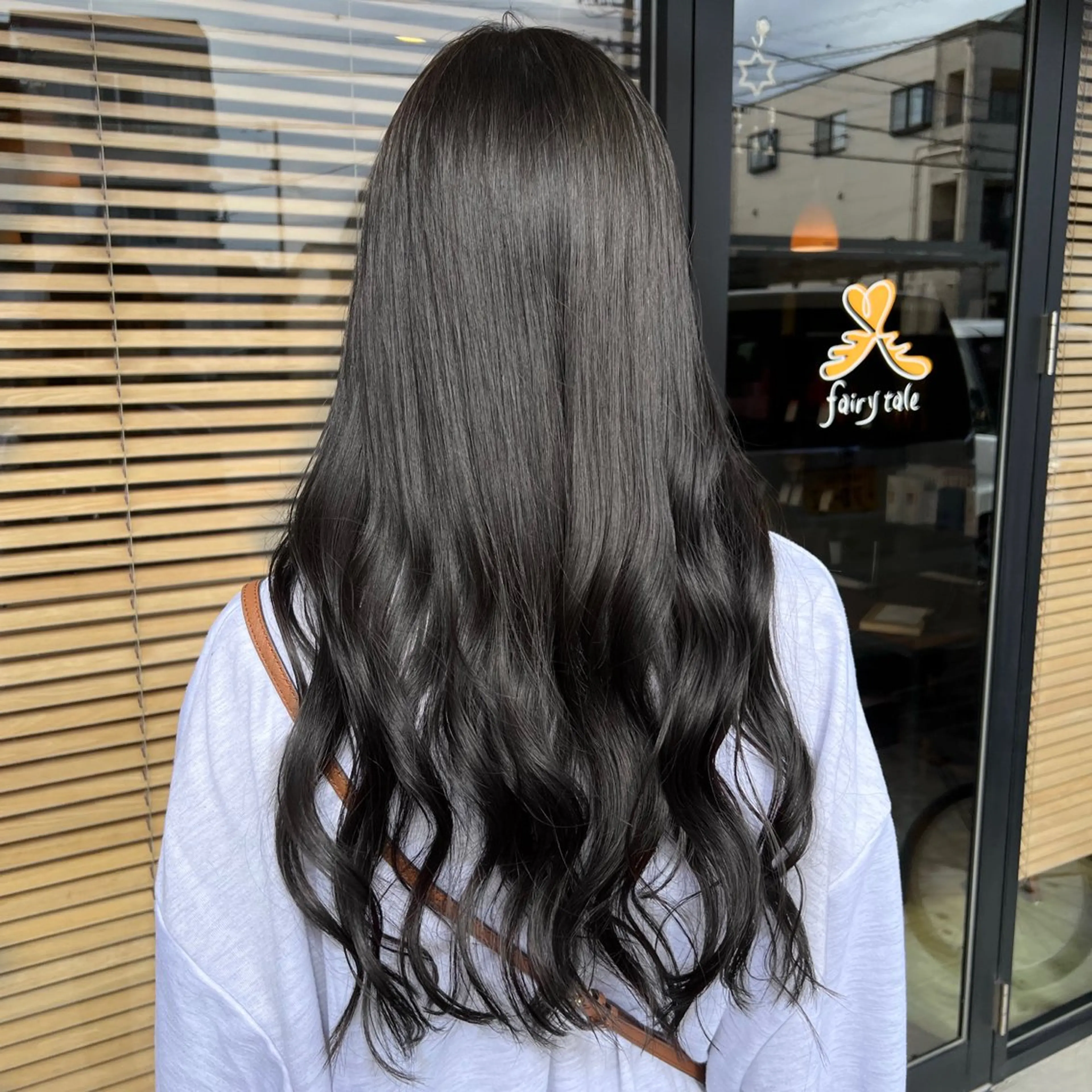 ロング カラー グレージュ 筒井 璃音のヘアスタイル
