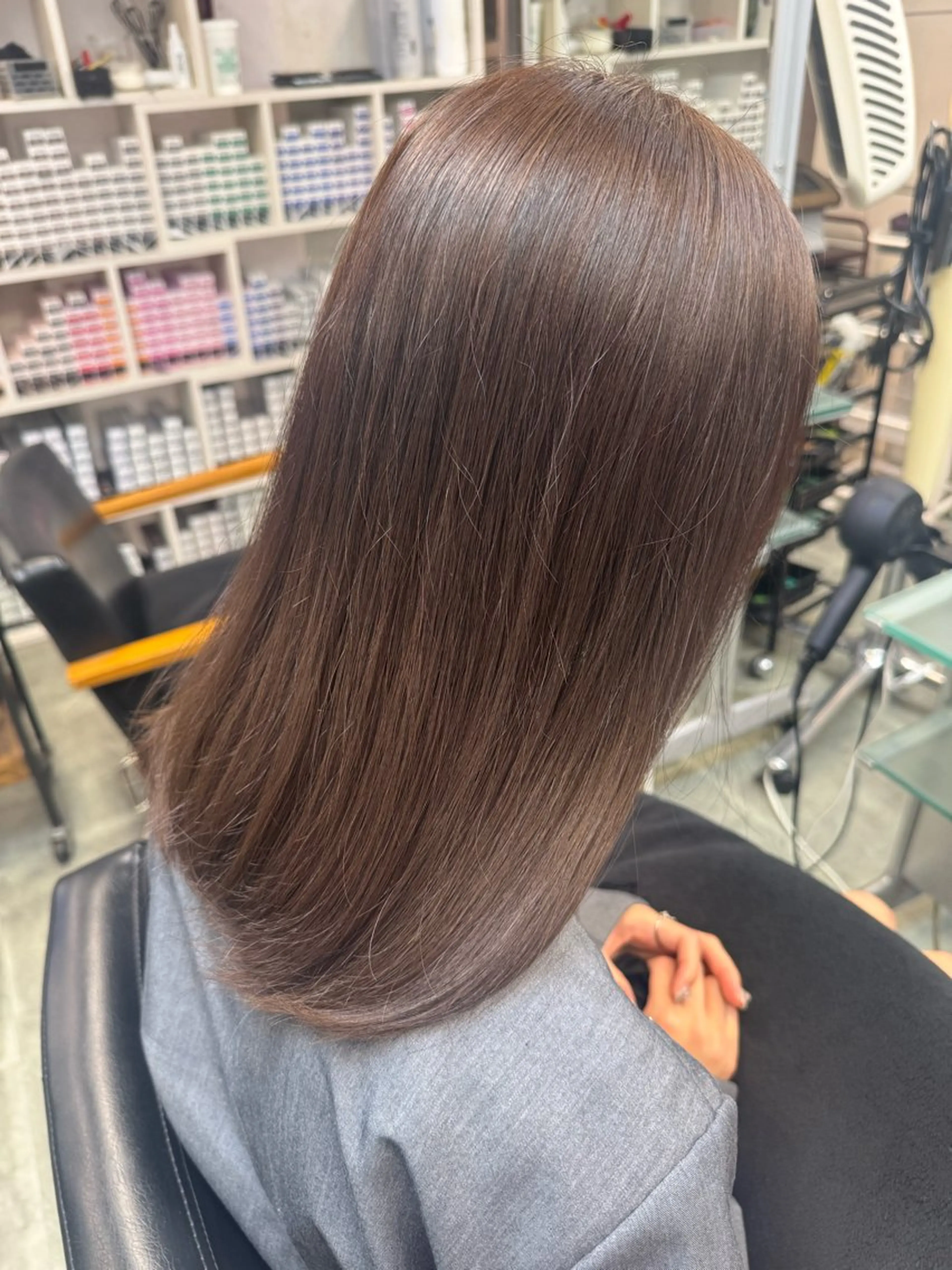 セミロング アッシュ アッシュブラウン 髪質改善 トリートメント 酸熱トリートメント カット ヘアカラー CHARA Chalone池袋店所属・髪質改善池袋𓊆 大士𓊇ダブルカラーのヘアスタイル