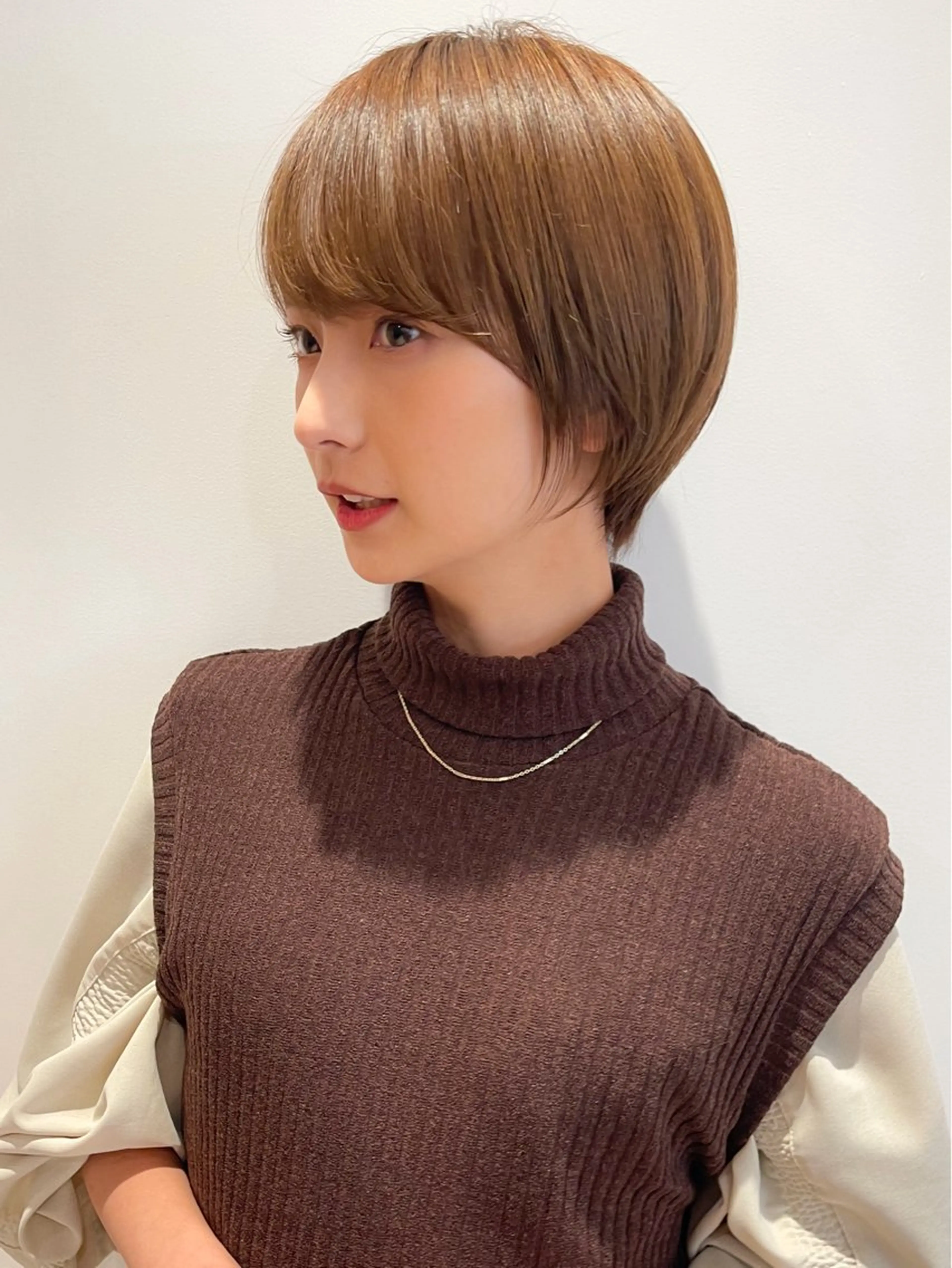 ショート カラー パーマ ヘアアレンジ ベージュカラー ブラウンカラー ブラウンベージュ ショートヘア 小顔カット VIVIE【ヴィヴィ】所属・髪質改善/韓国風 レイヤー/田村祐樹のヘアスタイル