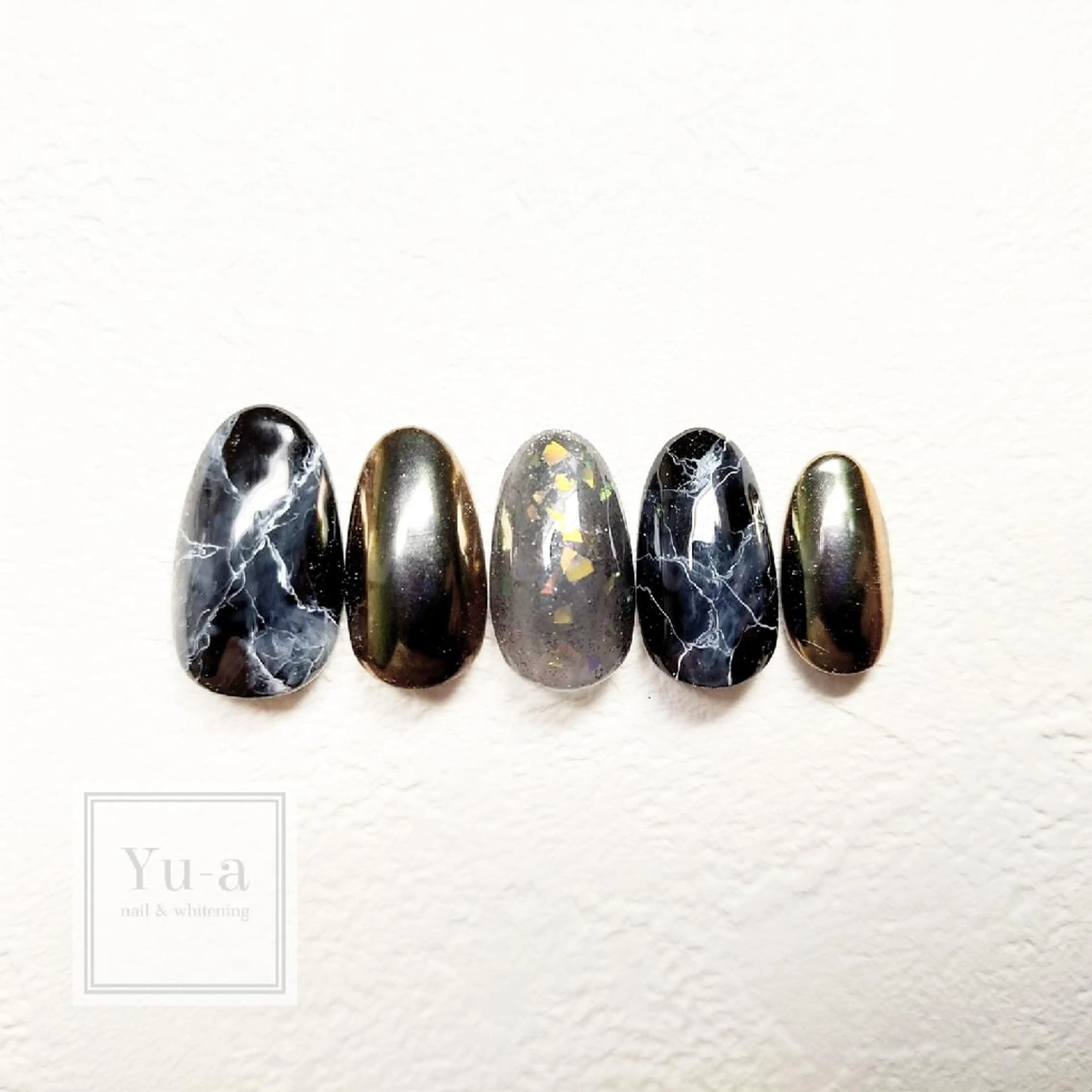 ネイル キラキラネイル 大理石ネイル(マーブル) ミラーネイル ニュアンスネイル ホワイト yu-a☆  ネイル ＆ホワイトニングのネイルデザイン