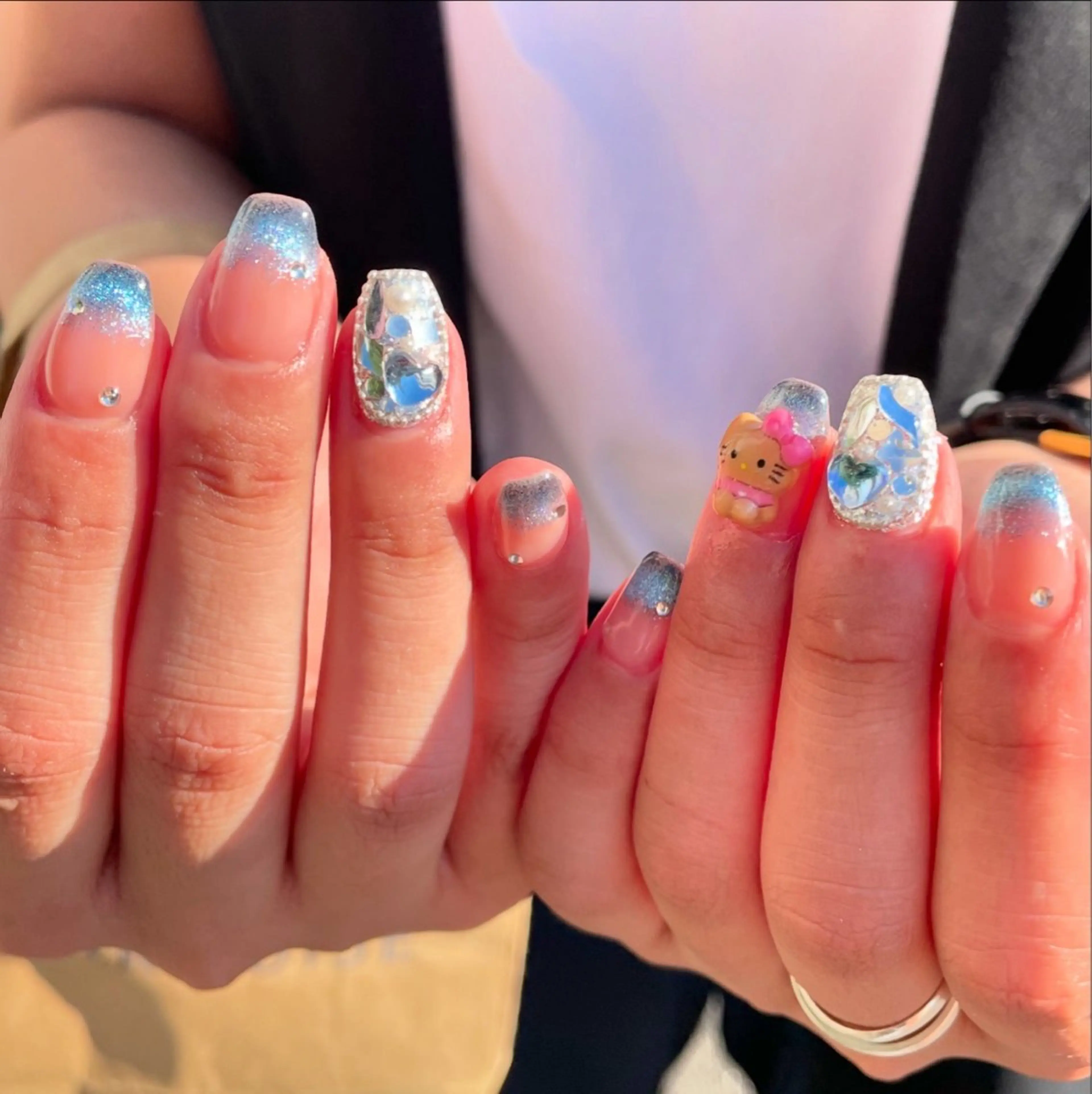 ネイル ブルー フレンチネイル キラキラネイル マグネットネイル マグネットフレンチ ハンドネイル ハンドケア 🎀NAIL🎀 AI🪄︎︎◝✩のネイルデザイン