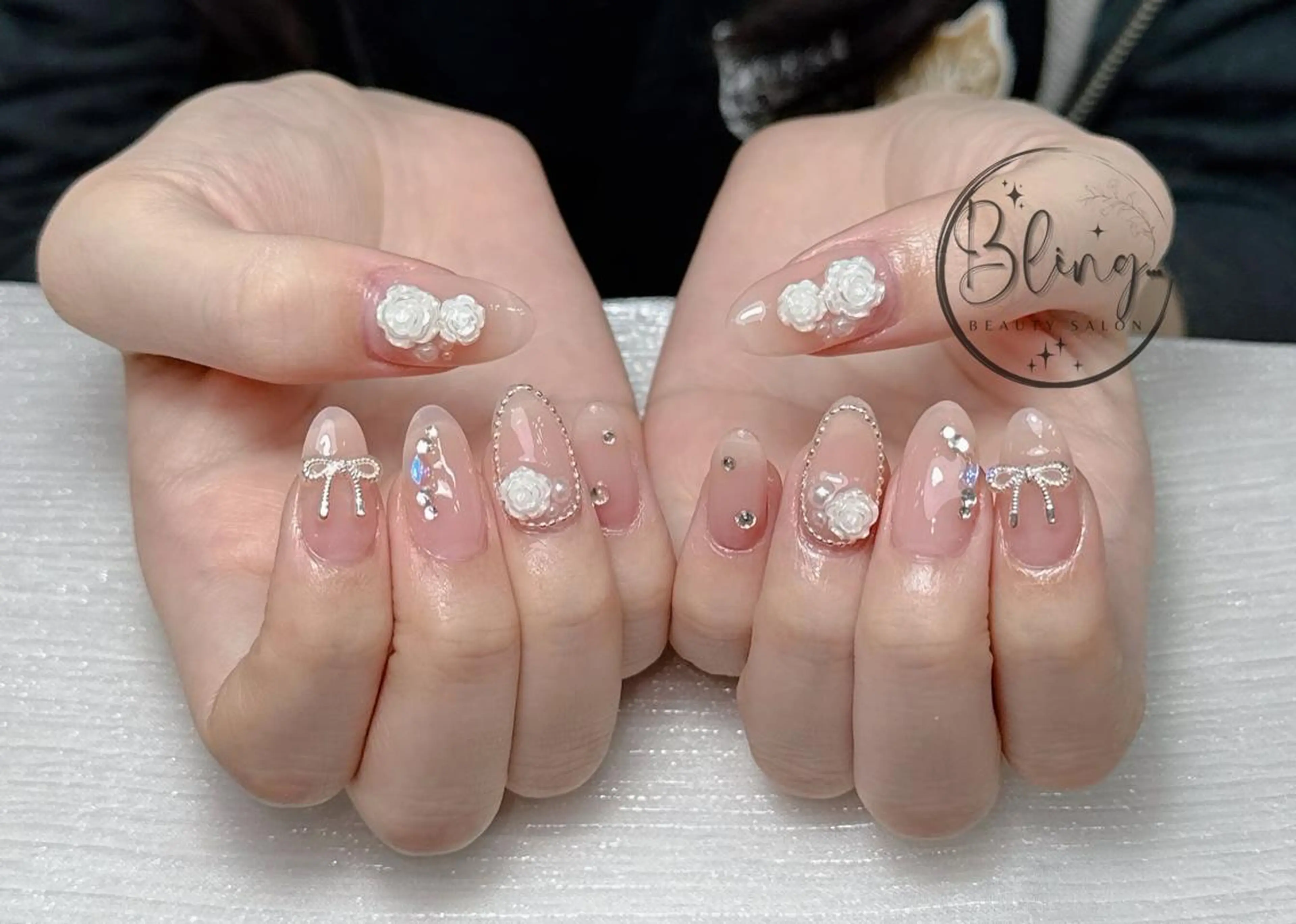 セミロング 韓国風ヘア ハンドネイル Bling Salonのネイルデザイン