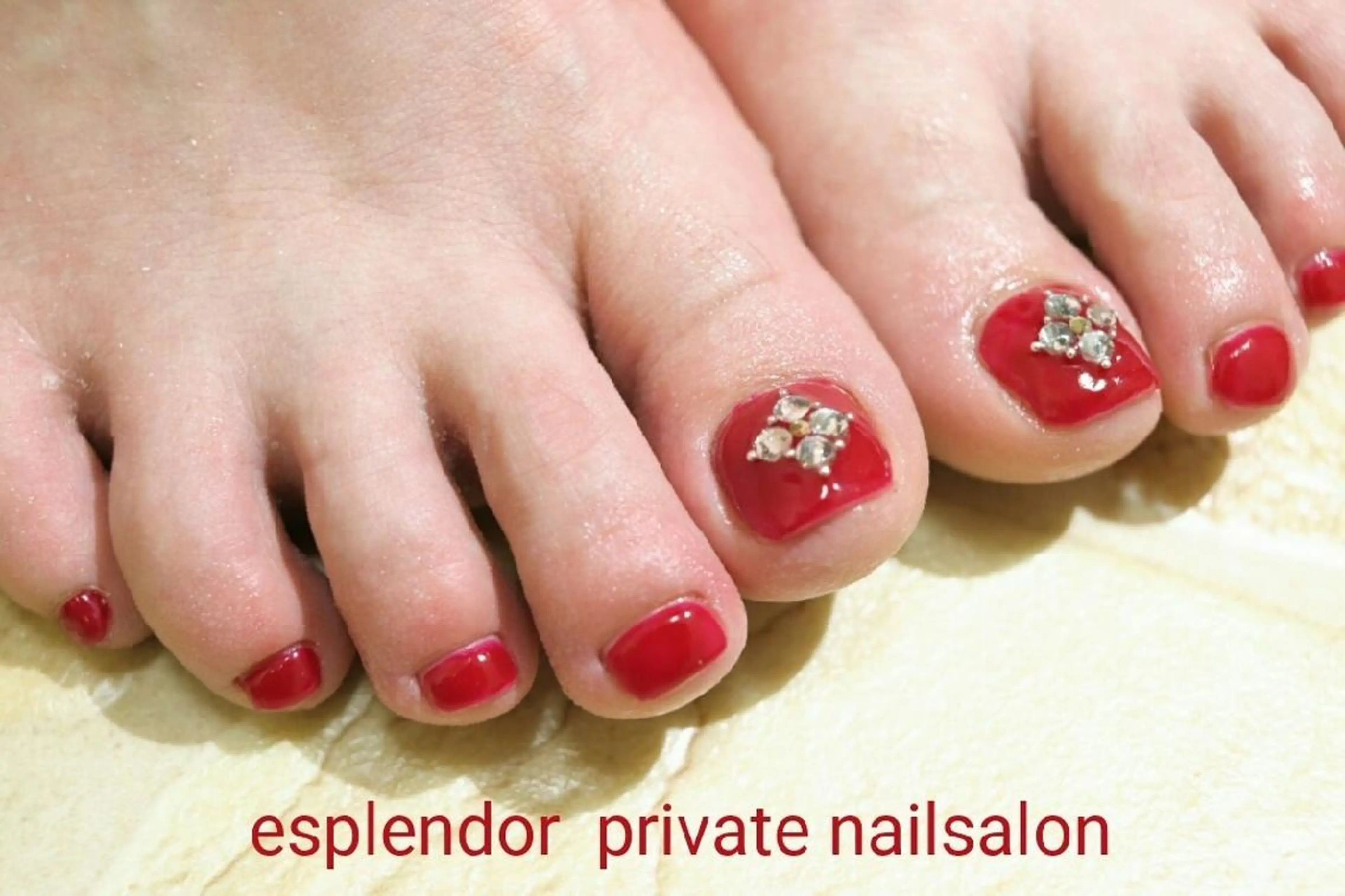 ネイル 赤色 esplendor  エスプレンドル所属・esplendor  エスプレンドルのネイルデザイン
