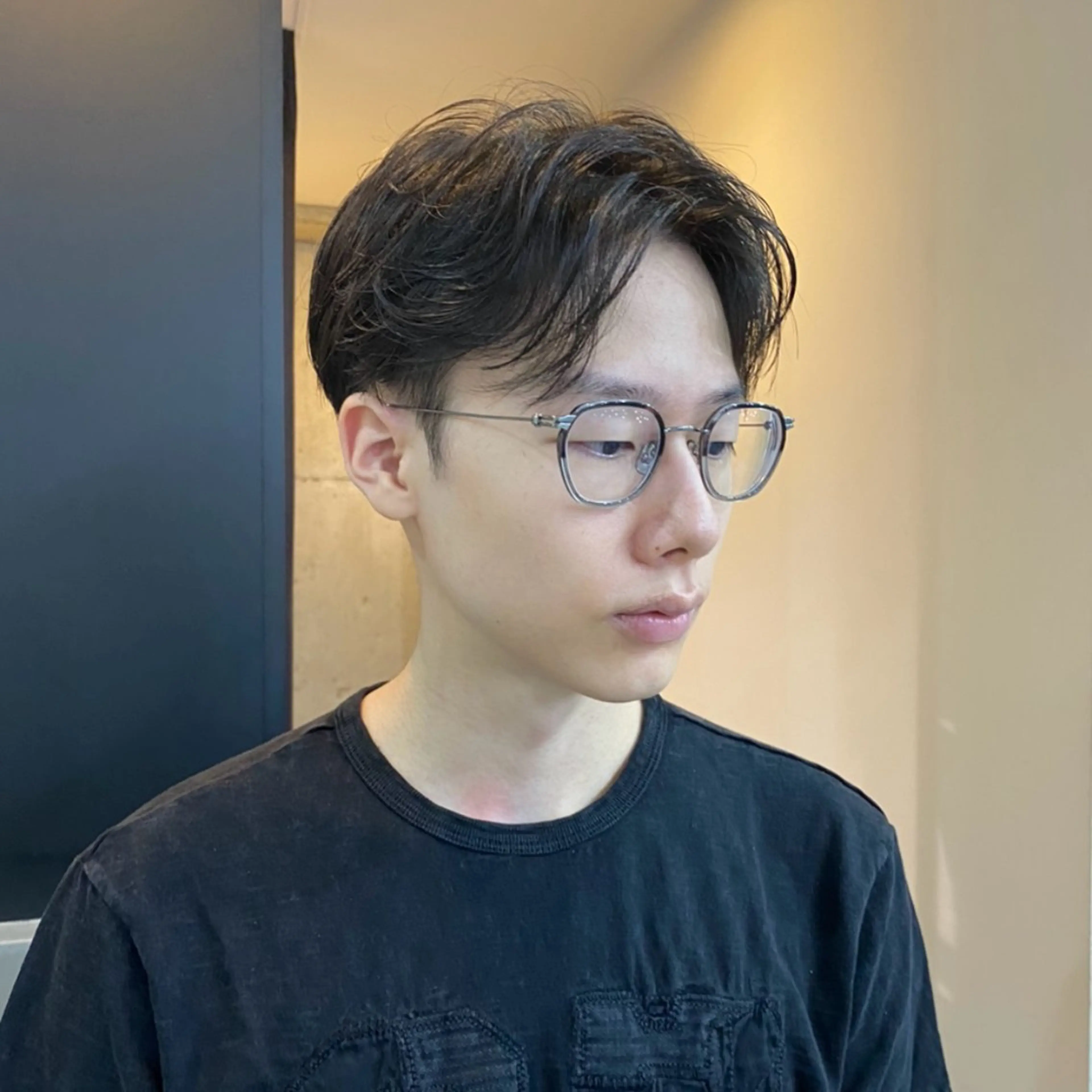 ショート メンズ センターパート 刈り上げ センターパート/ニ ュアンスパーマのヘアスタイル