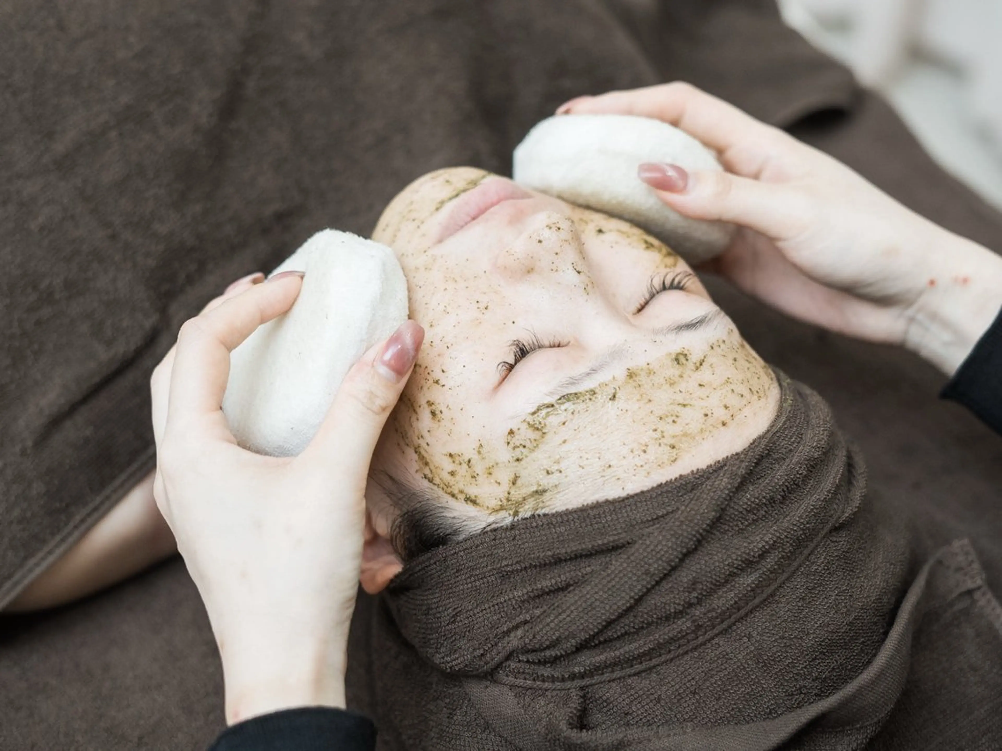 毛穴汚れ&むくみ除去で小顔効果【パワーローズブースター】の写真