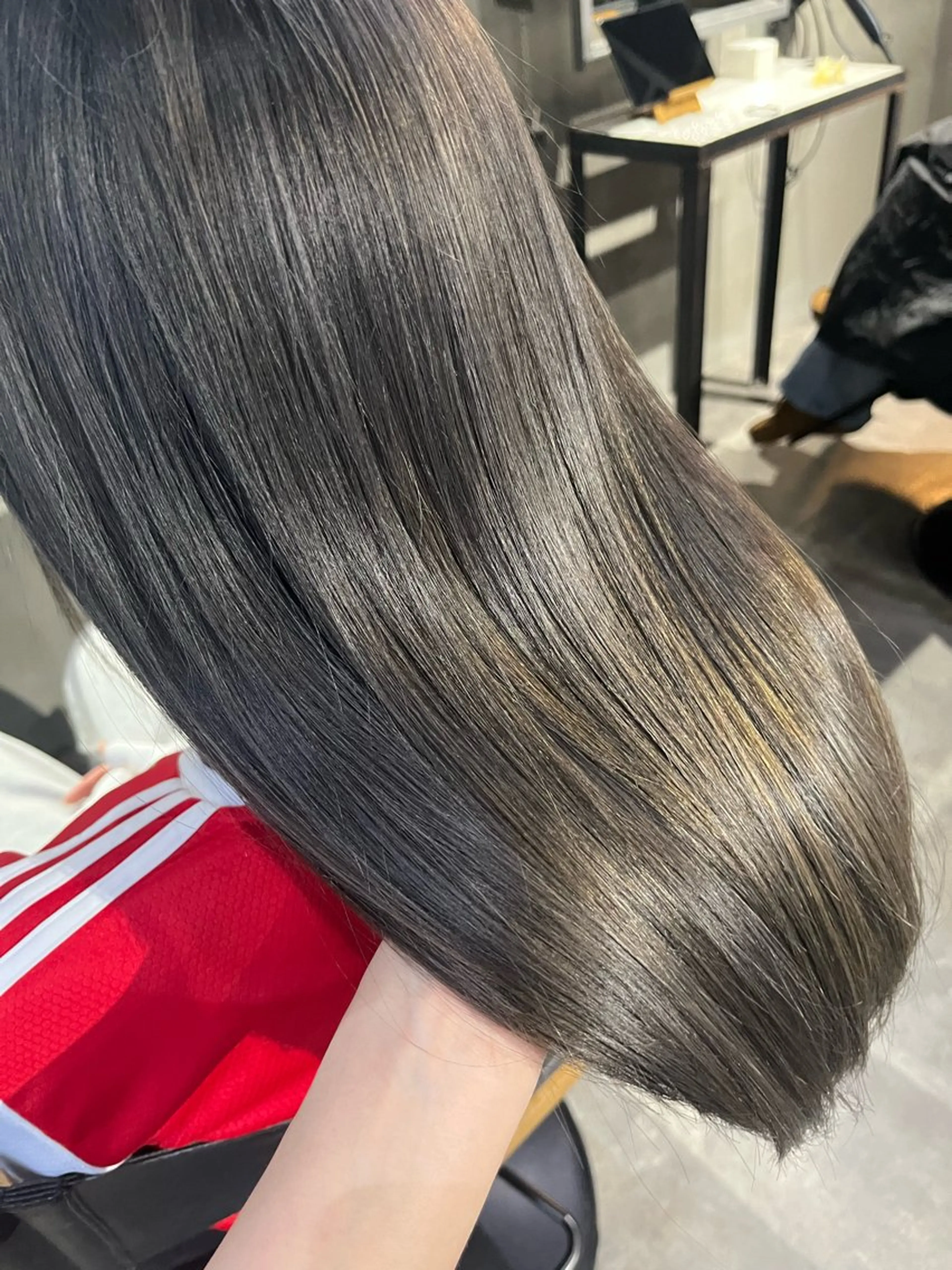 セミロング カラー ブリーチ 透明感カラー グレージュ ヘアカラー トリートメント 透明感♥韓国ヘア HINAのヘアスタイル