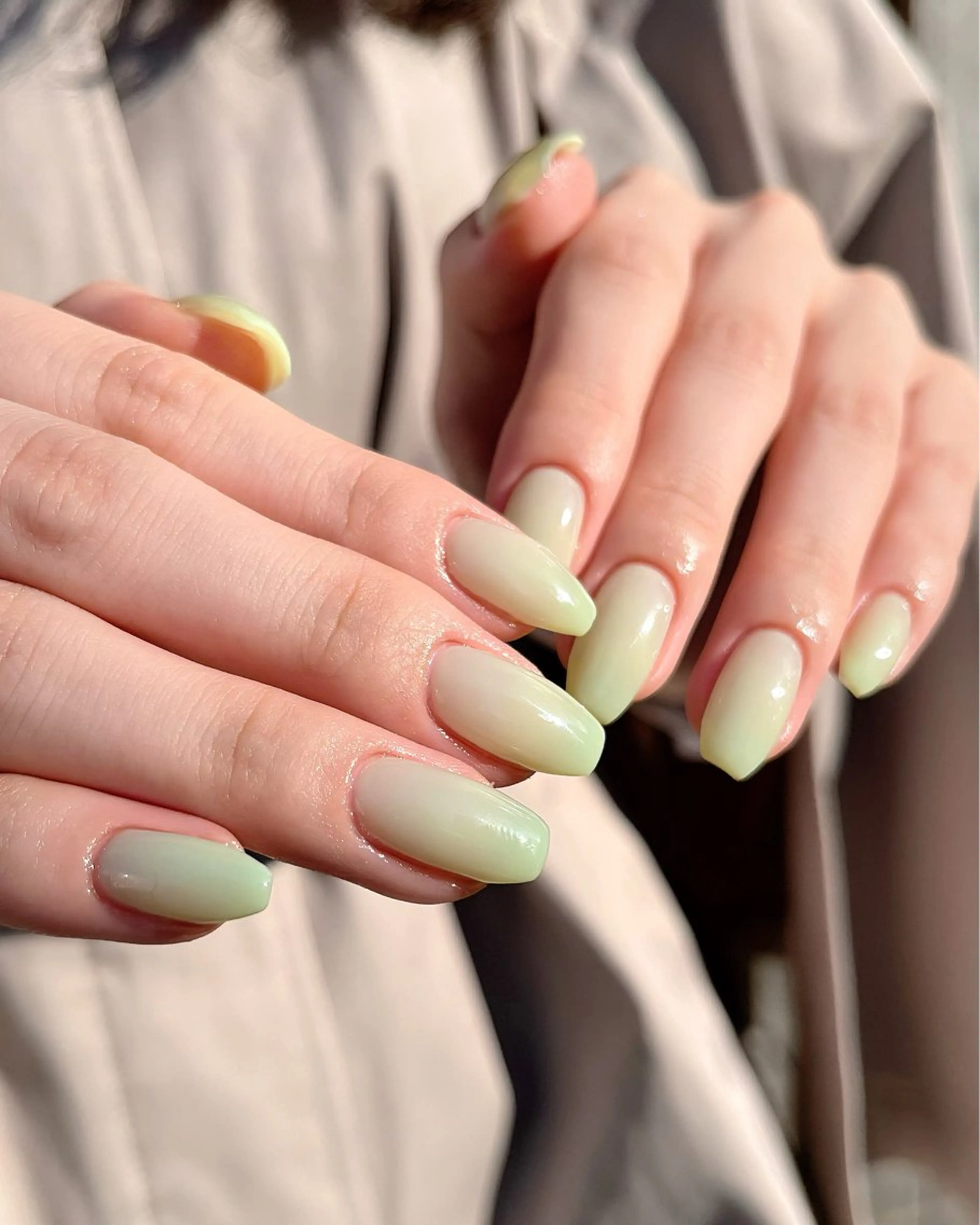 ネイル チークネイル ガーリー グラデーション グリーン オフィスネイル ハンドネイル ハンドケア 🫧OPELIA NAIL渋谷🫧のネイルデザイン