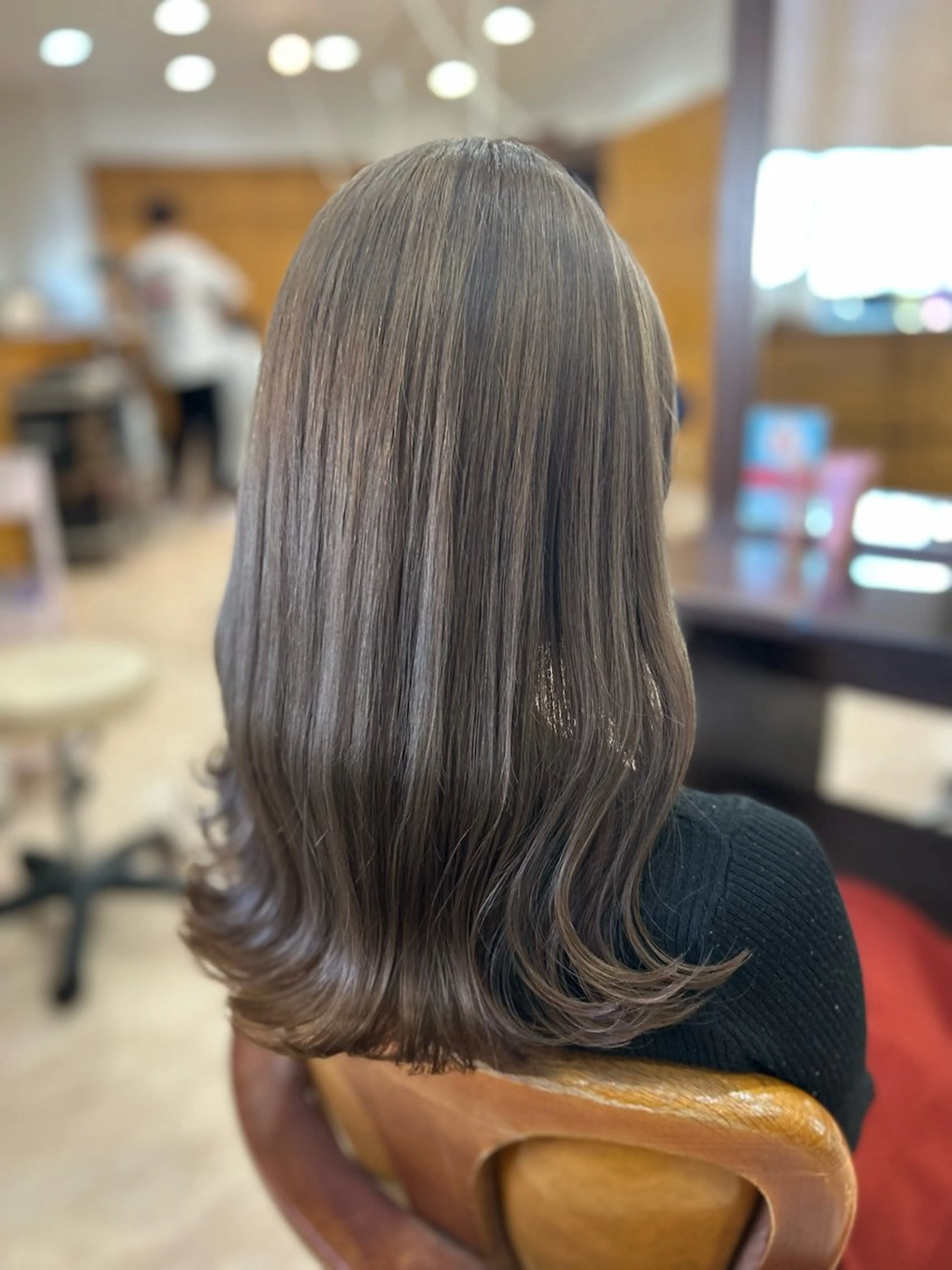 ロング カラー ベージュカラー ブリーチ ミルクティーベージュ Freez オオヤブ カホのヘアスタイル