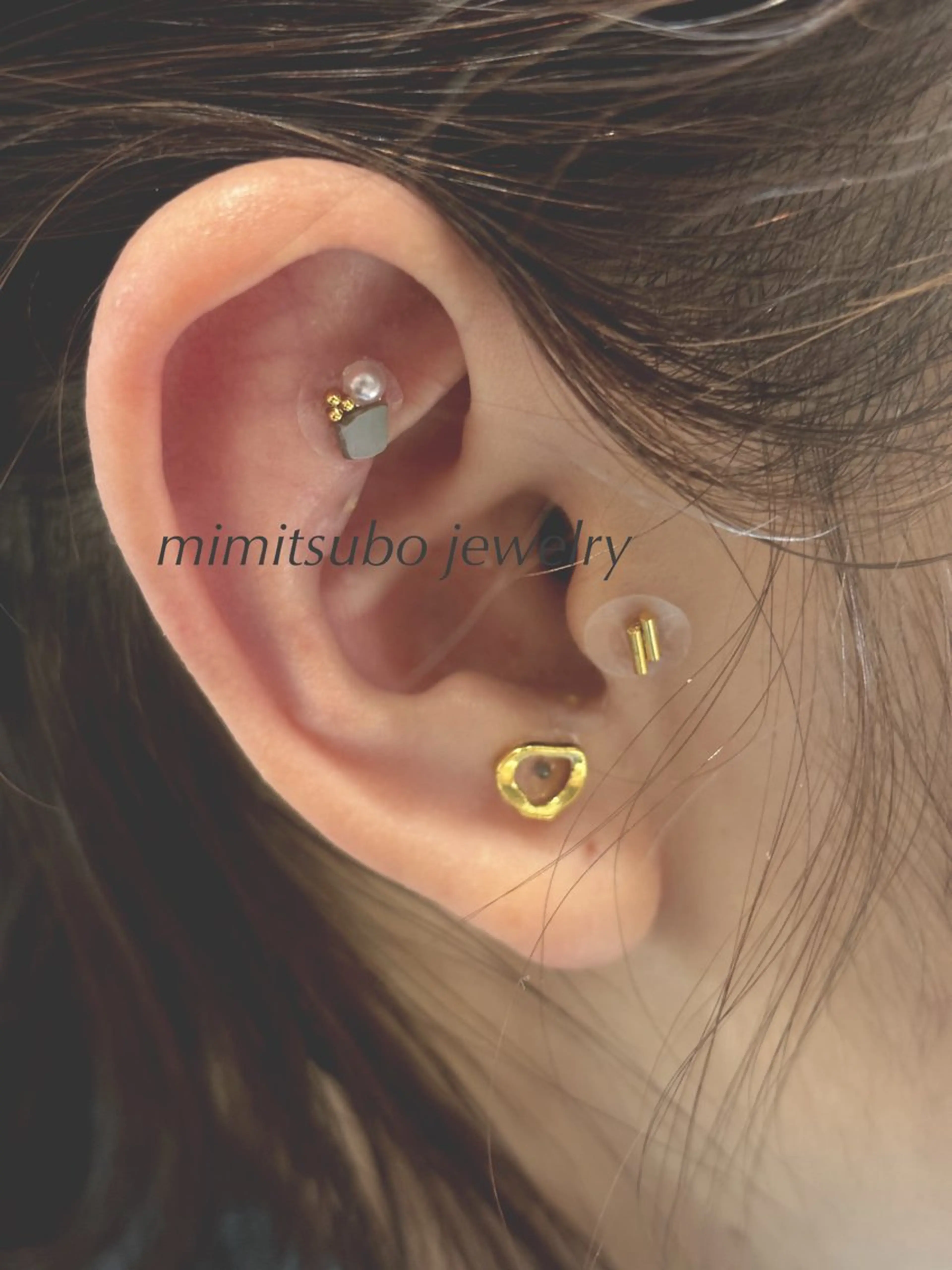耳ツボジュエリー【つけ放題】の写真