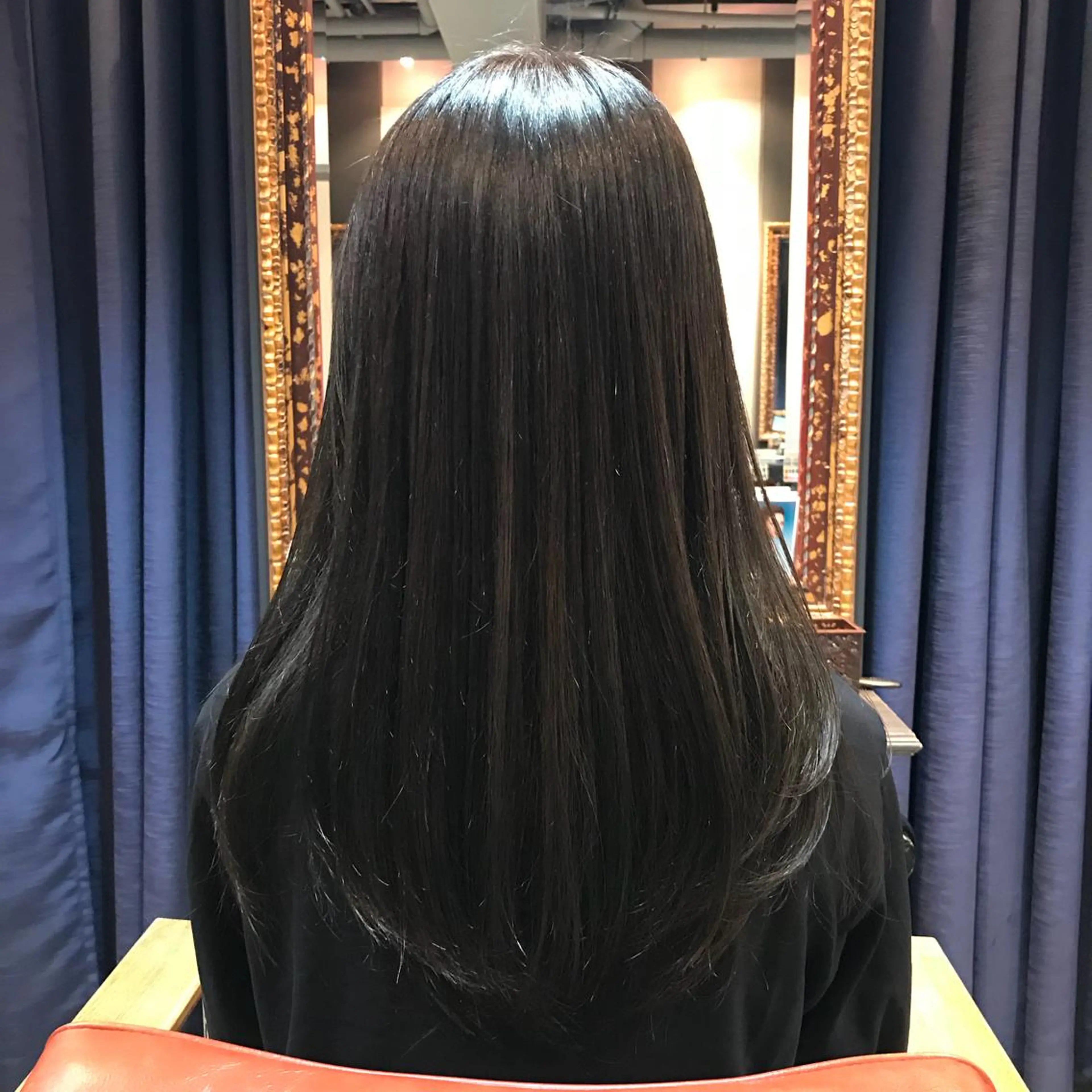 ロング カラー ブリーチ ダークグレー ダークグレージュ グレージュ ブリーチなしカラー 髪質改善×大人可愛い 艶髪🫧ダイトのヘアスタイル