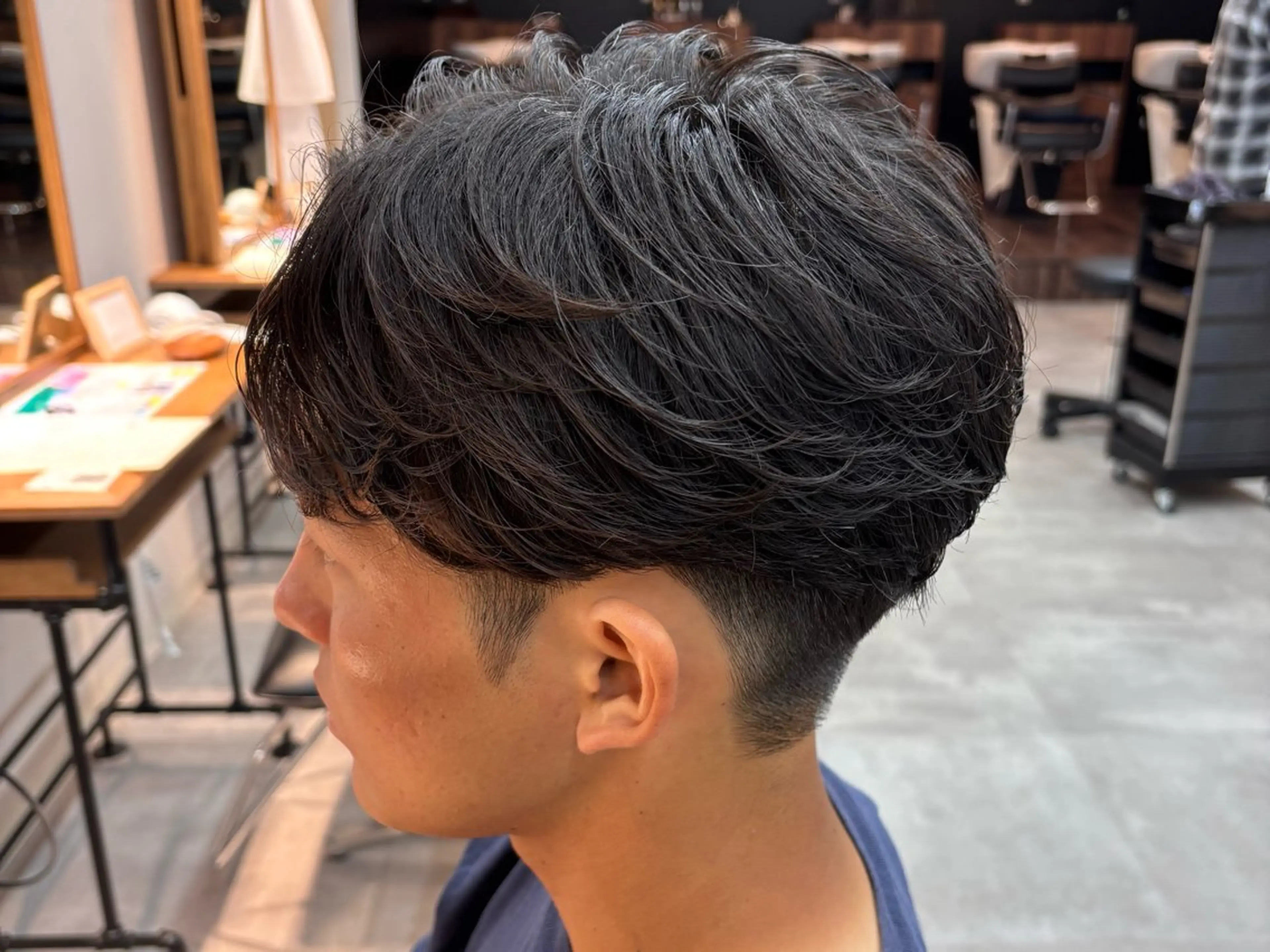 ショート パーマ メンズ メンズパーマ ニュアンスパーマ カット パーマ 男に磨きをかけるフェ ードヘア👊🏼/森のヘアスタイル