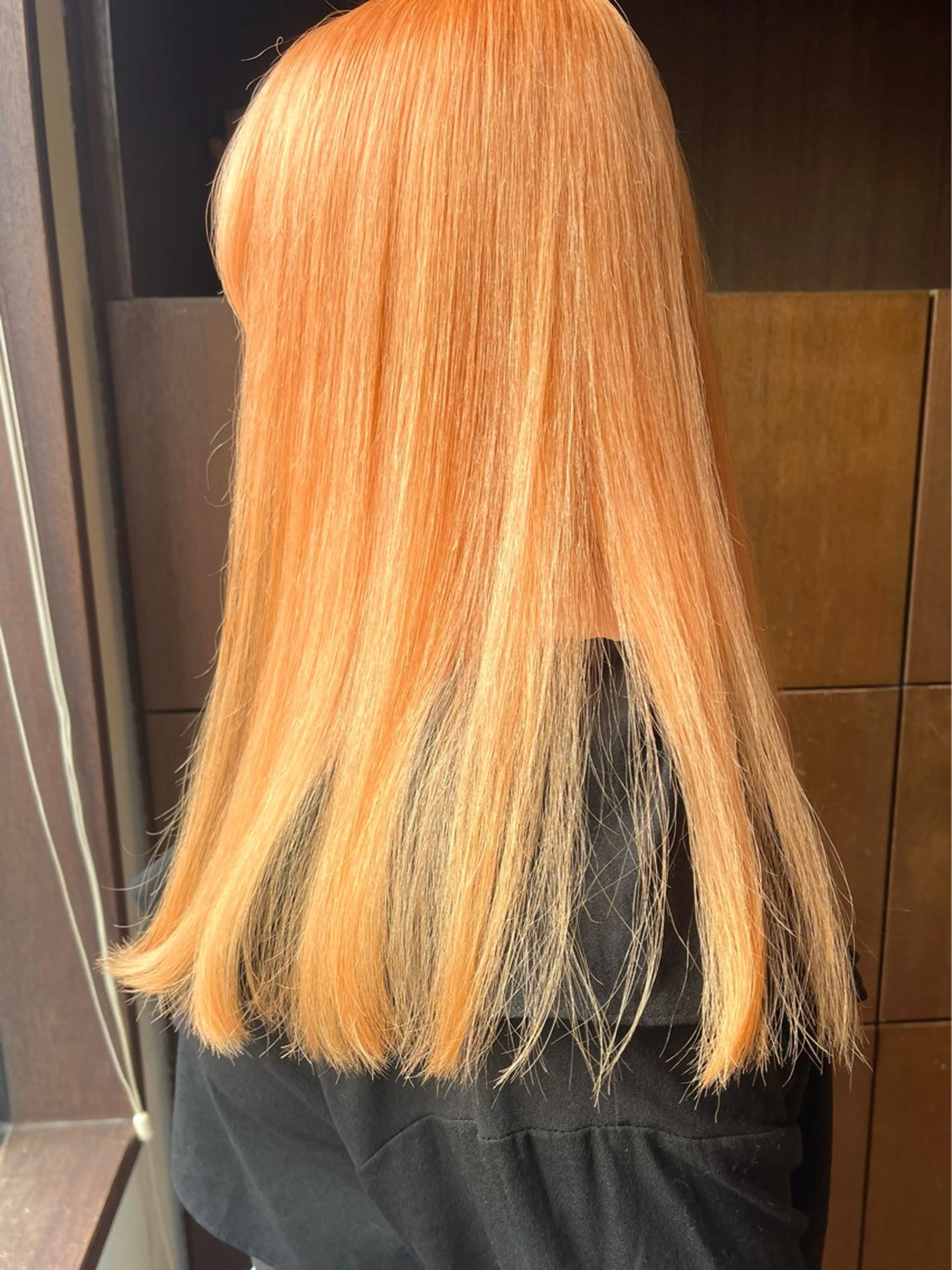 ロング カラー オレンジ カット ヘアカラー トリートメント 髪質改善ｶﾗｰ ｹｱﾌﾞﾘｰﾁ/ﾀﾑのヘアスタイル