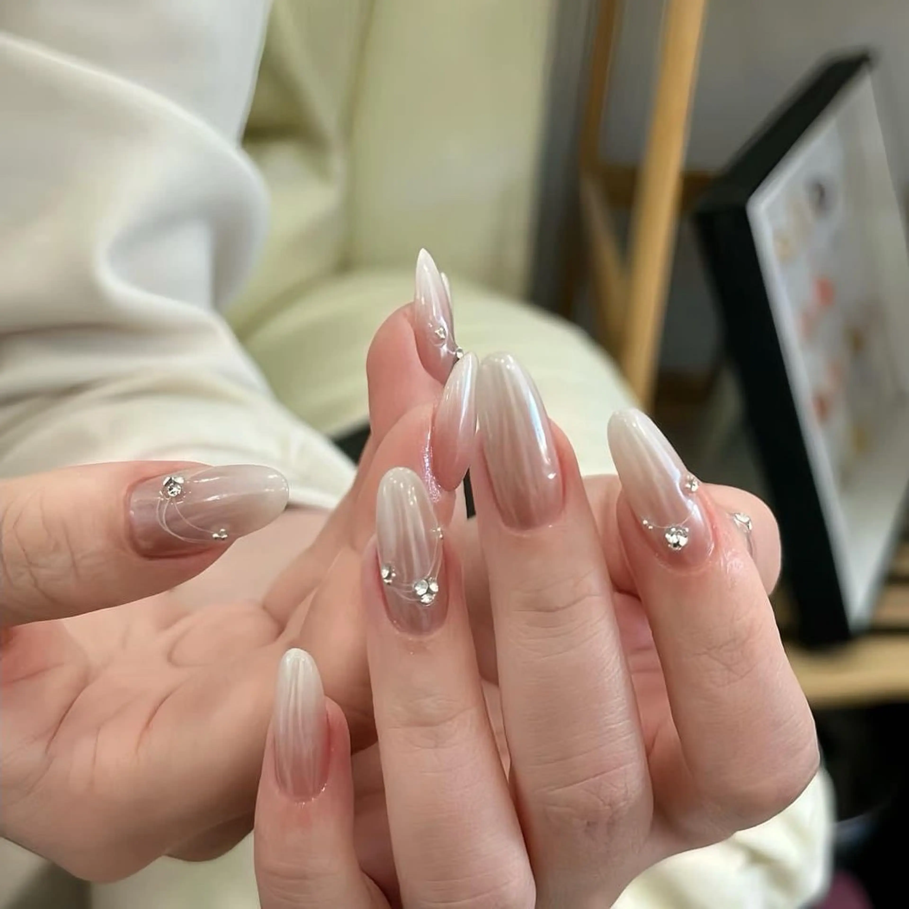 ネイル アートネイル オーロラネイル チークネイル 長さ出し フットネイル Cloudy Chan 歌舞伎町のネイルデザイン