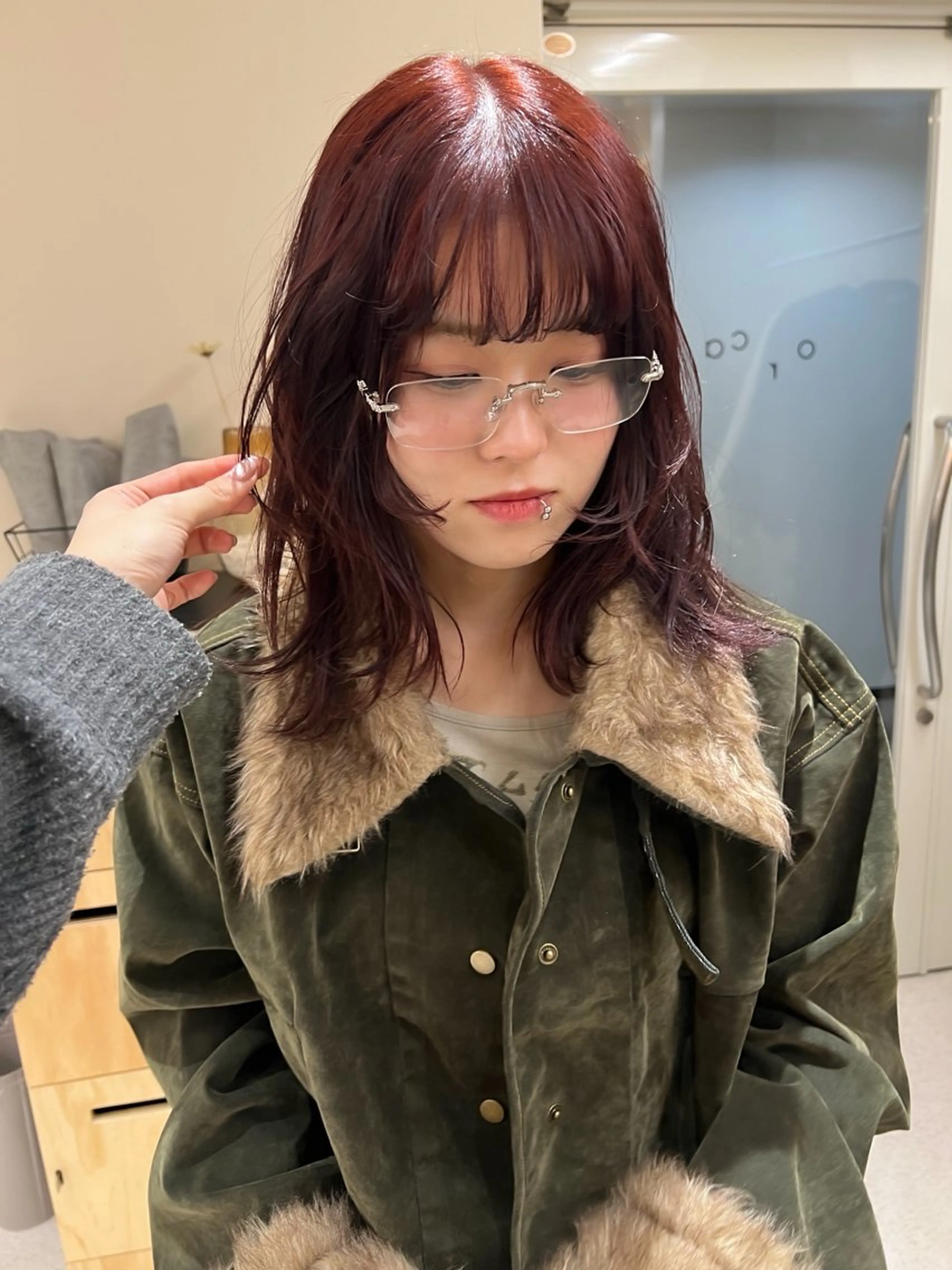 セミロング カラー ブリーチ デザインカラー ダブルカラー インナーカラー ブリーチなしカラー 札幌美容室 Une所属・《Une》 hinariのヘアスタイル