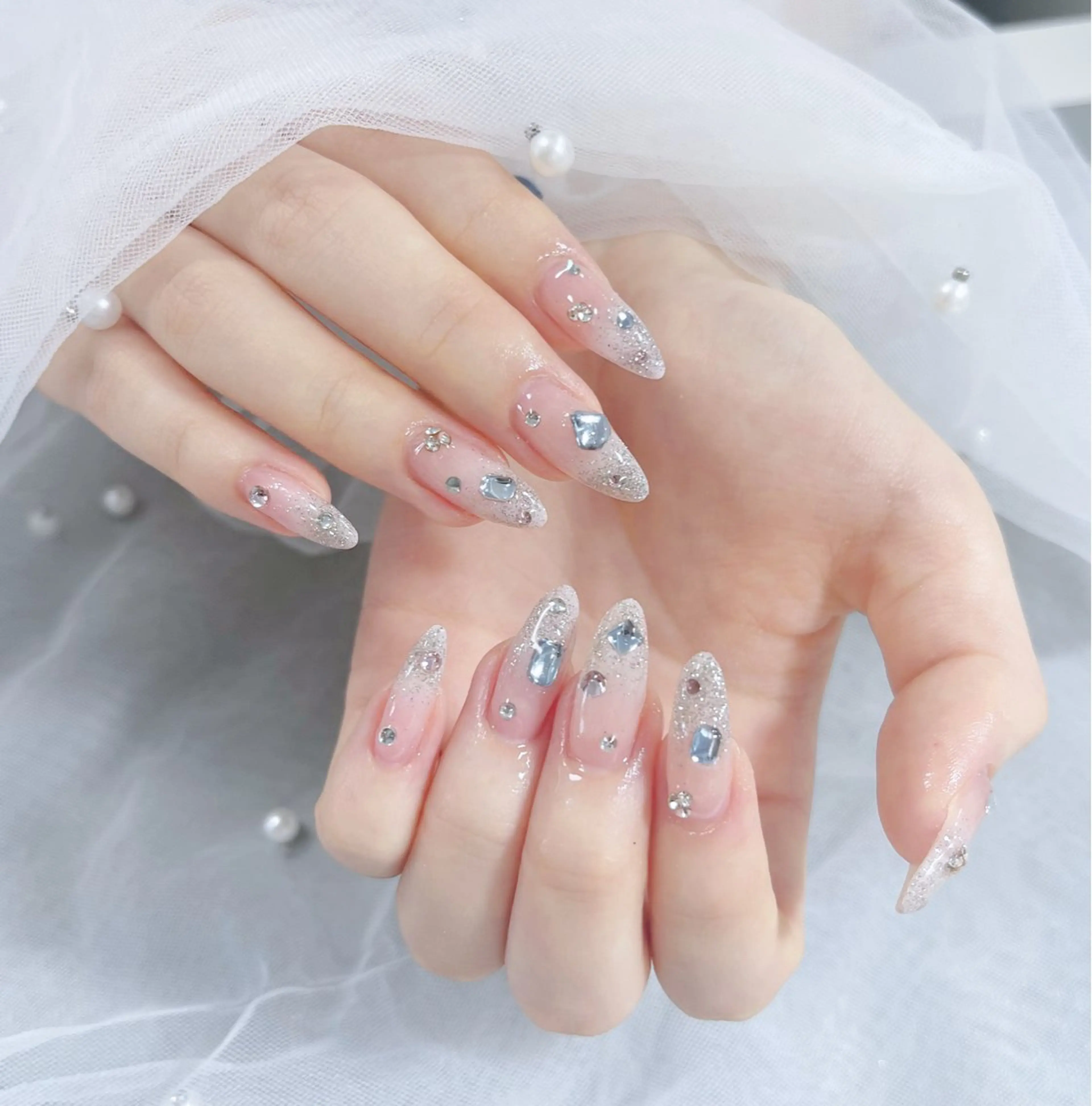 ネイル オーロラネイル クリアネイル フラッシュネイル ジェルネイル グラデーション ハンドネイル Amee Nailsalonのネイルデザイン