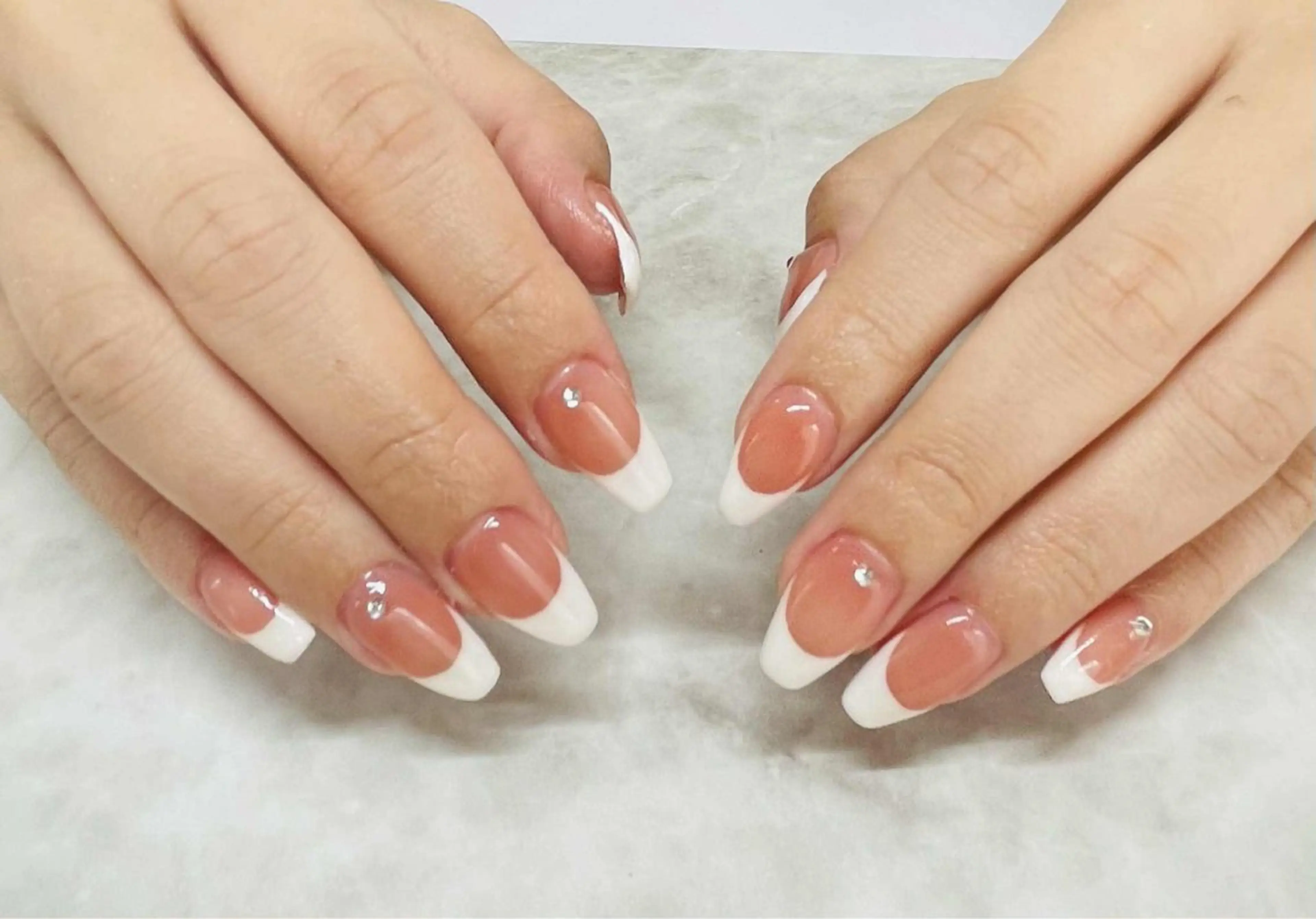 フレンチネイル(オフ有り)の写真