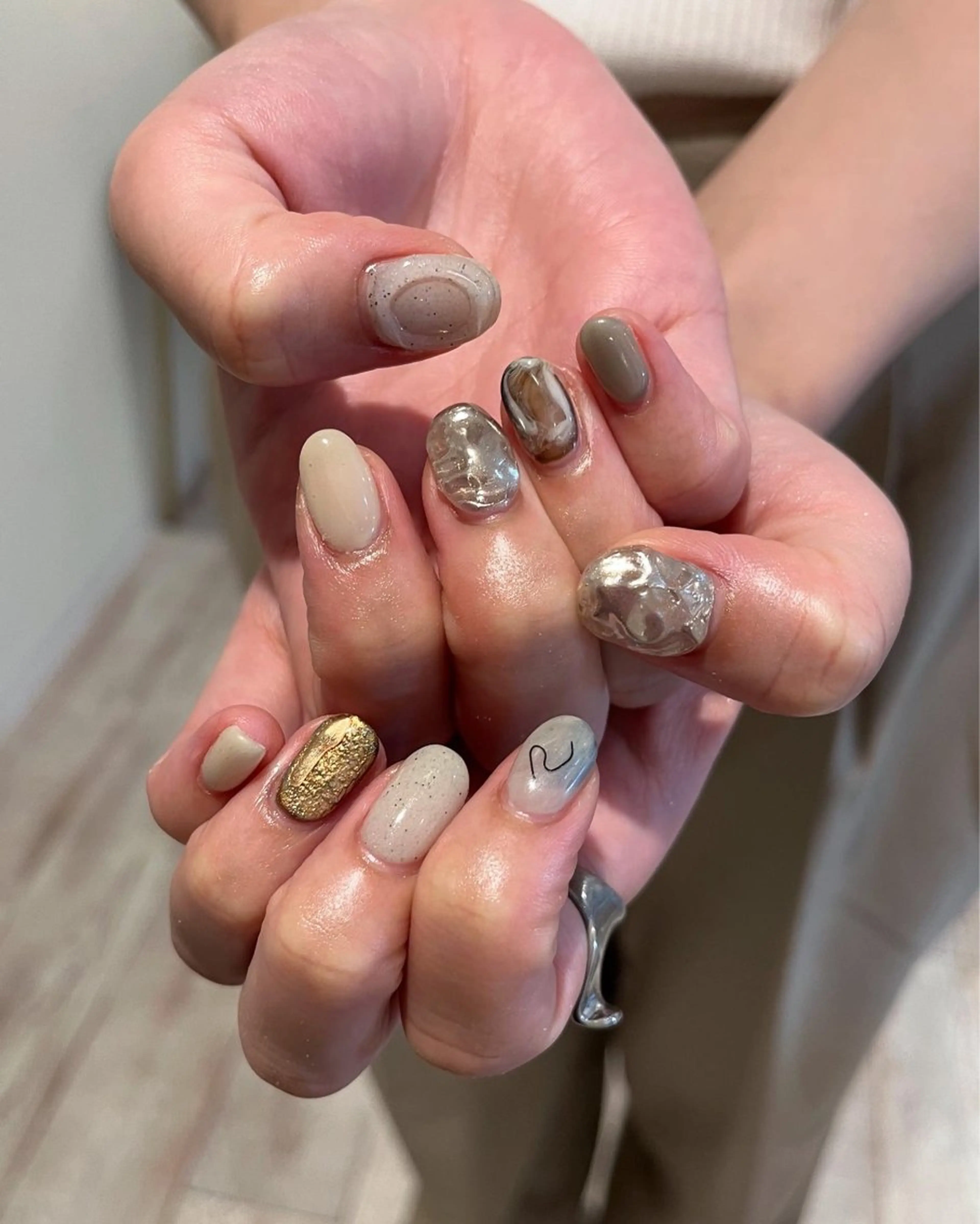 ネイル une／YUKINA 🫧大人nuanceのネイルデザイン