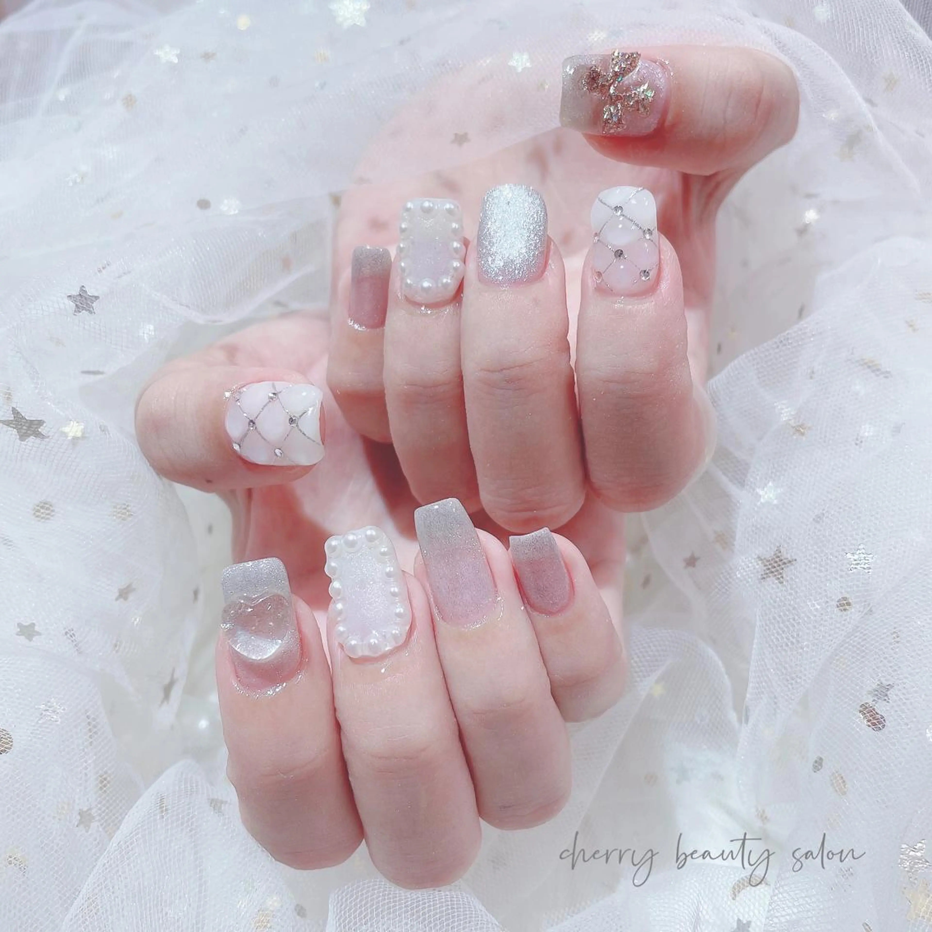 ミディアム ネイル SAKURA 🍒のネイルデザイン