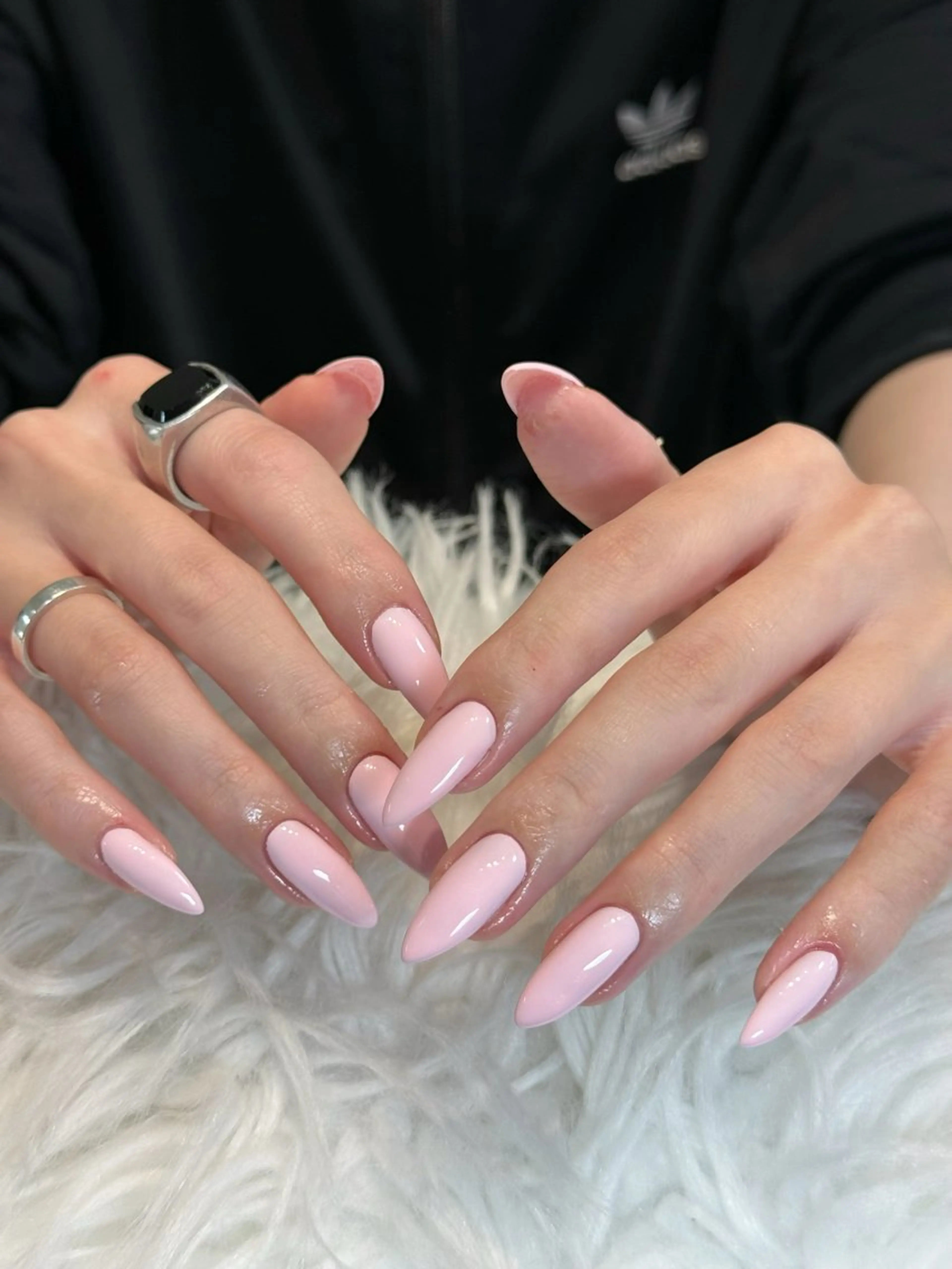 ネイル ボルドー ブラウン チークネイル ドット フットネイル Julli NailStudioのネイルデザイン