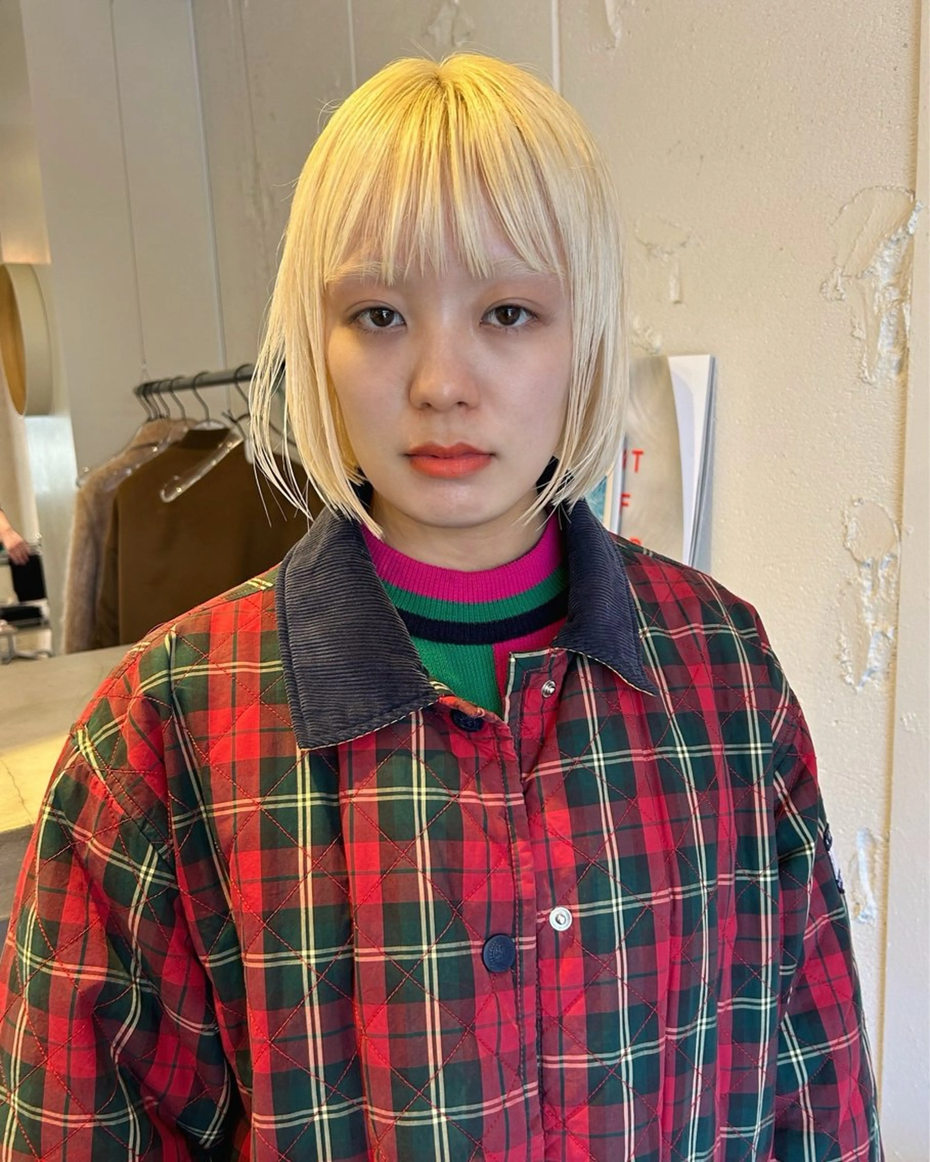 ショート カラー ブリーチ ブロンド ケアブリーチ ボブ カット ヘアカラー トリートメント Loom.所属・村上雅人 ナチュラルモードのヘアスタイル