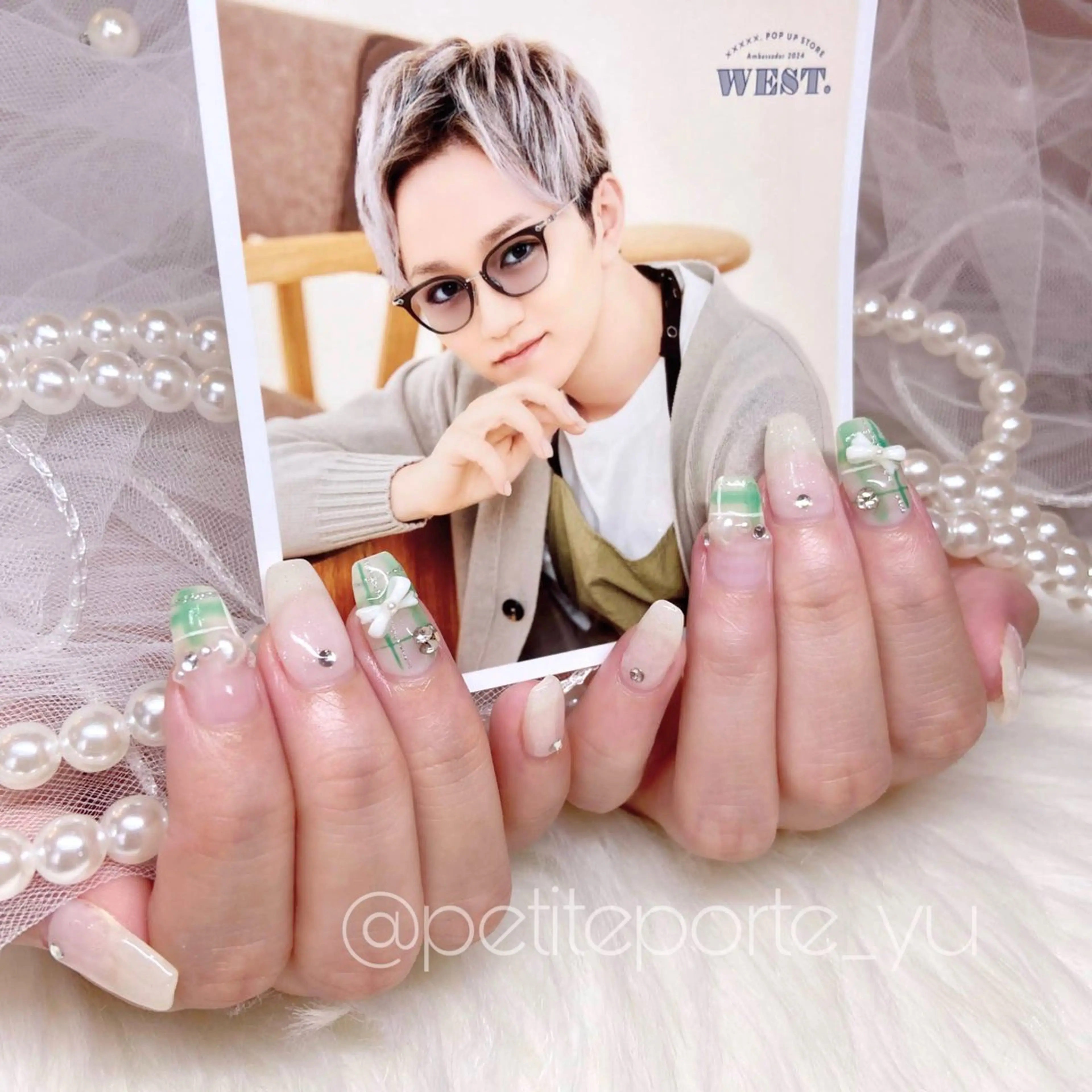 ネイル アートネイル グリーン 持ち込み リボン ハンドネイル nailsalon petite porte所属・petite porteのネイルデザイン