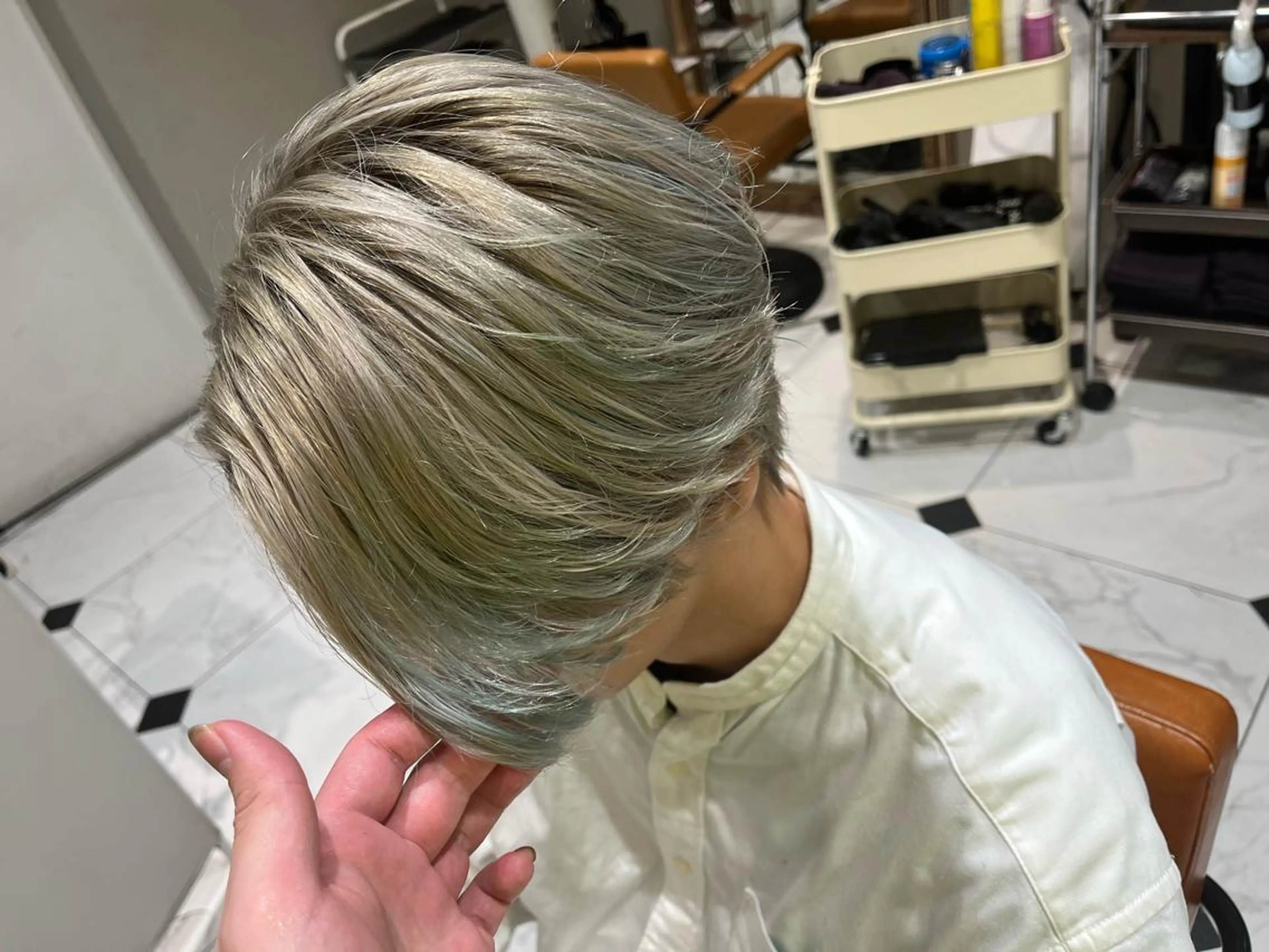 ショート カラー メンズ ブルーカラー シルバー MichioNozawaHairSalonGinza所属・watanabe kazukiのヘアスタイル
