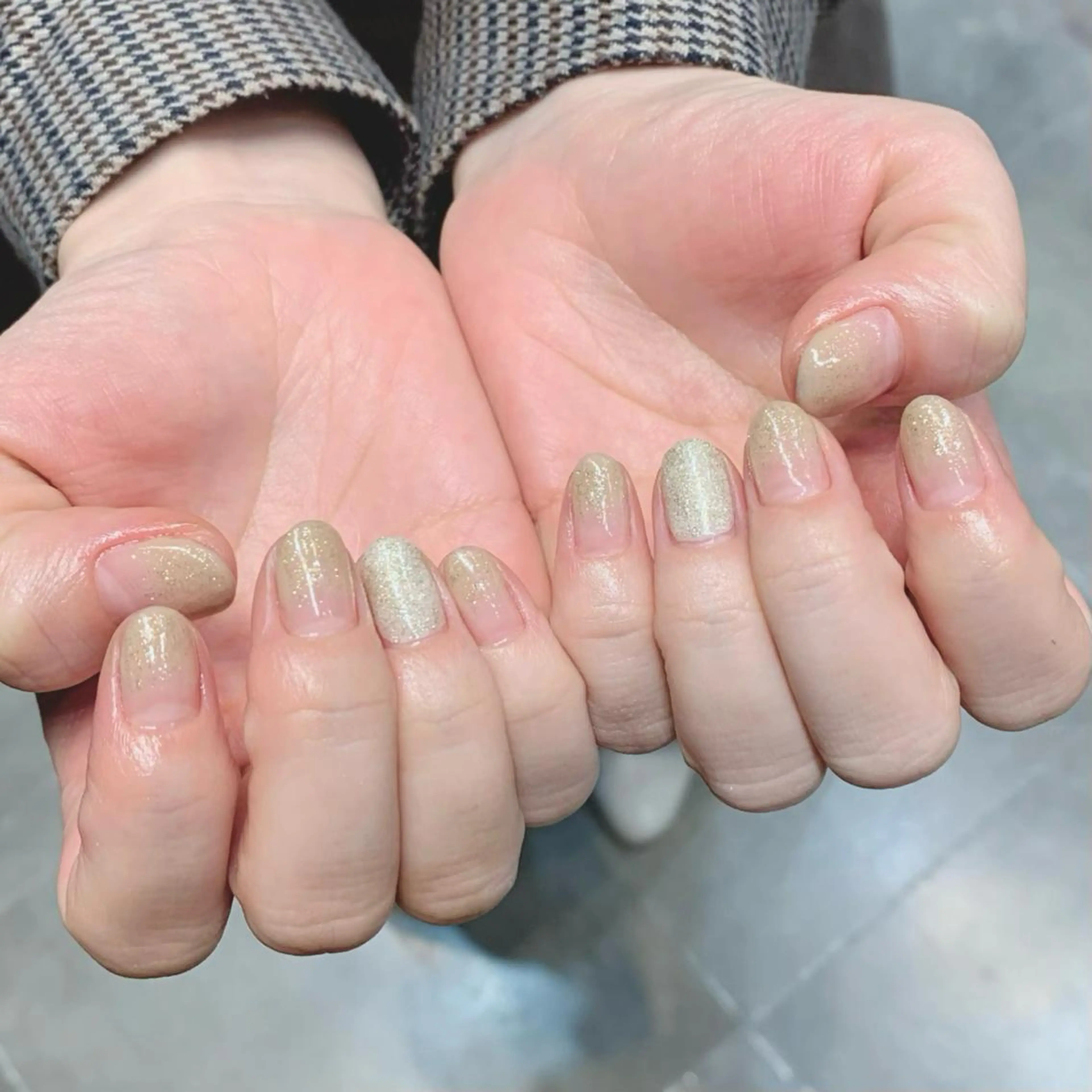 ネイル グラデーション ラメ(グリッター) YUKIMO🍎名駅 /ニュアンスのネイルデザイン