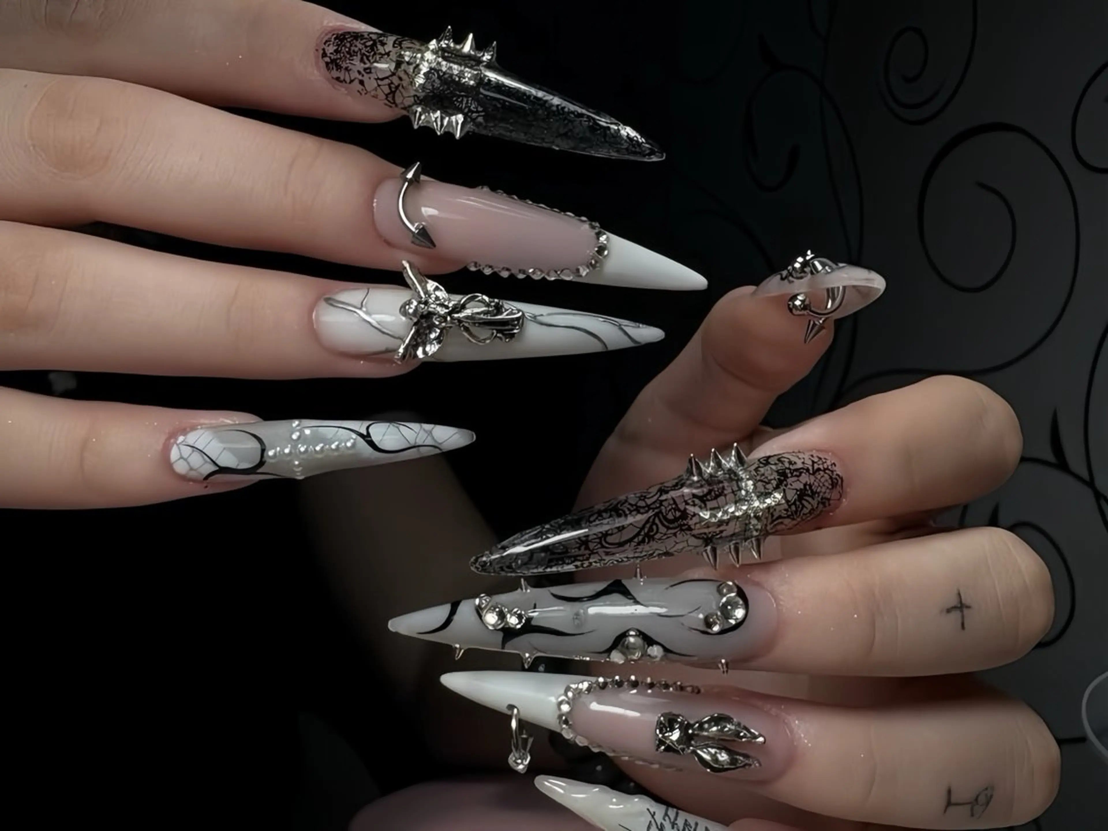 ネイル アートネイル ハロウィン ロングネイル スカルプネイル ネイルチップ ハンドネイル Rin Nail 新大久保店のネイルデザイン