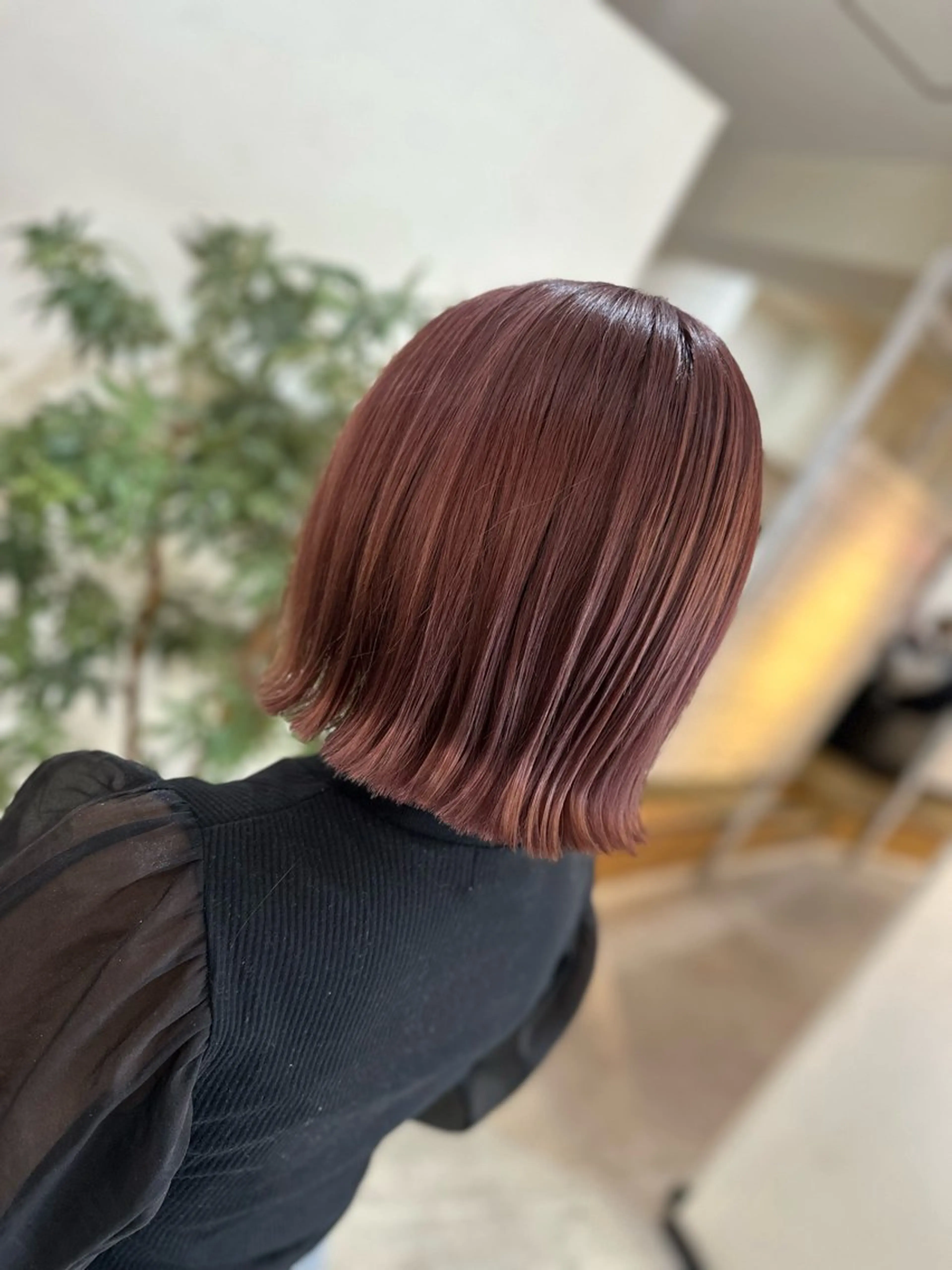 ミディアム カラー 大潮 梨奈のヘアスタイル