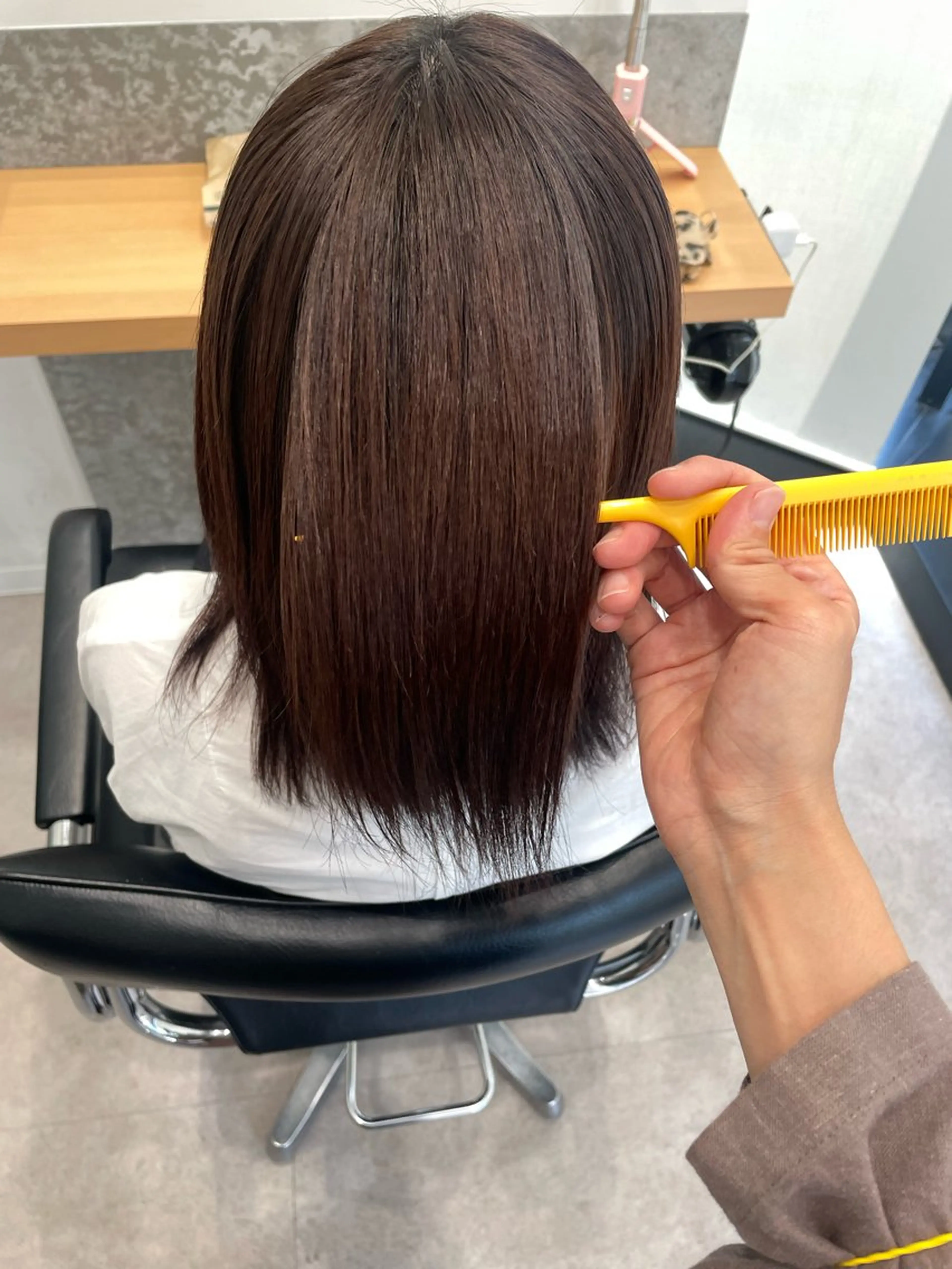 ミディアム パーマ カット ヘアカラー トリートメント 小坂 郁美のヘアスタイル