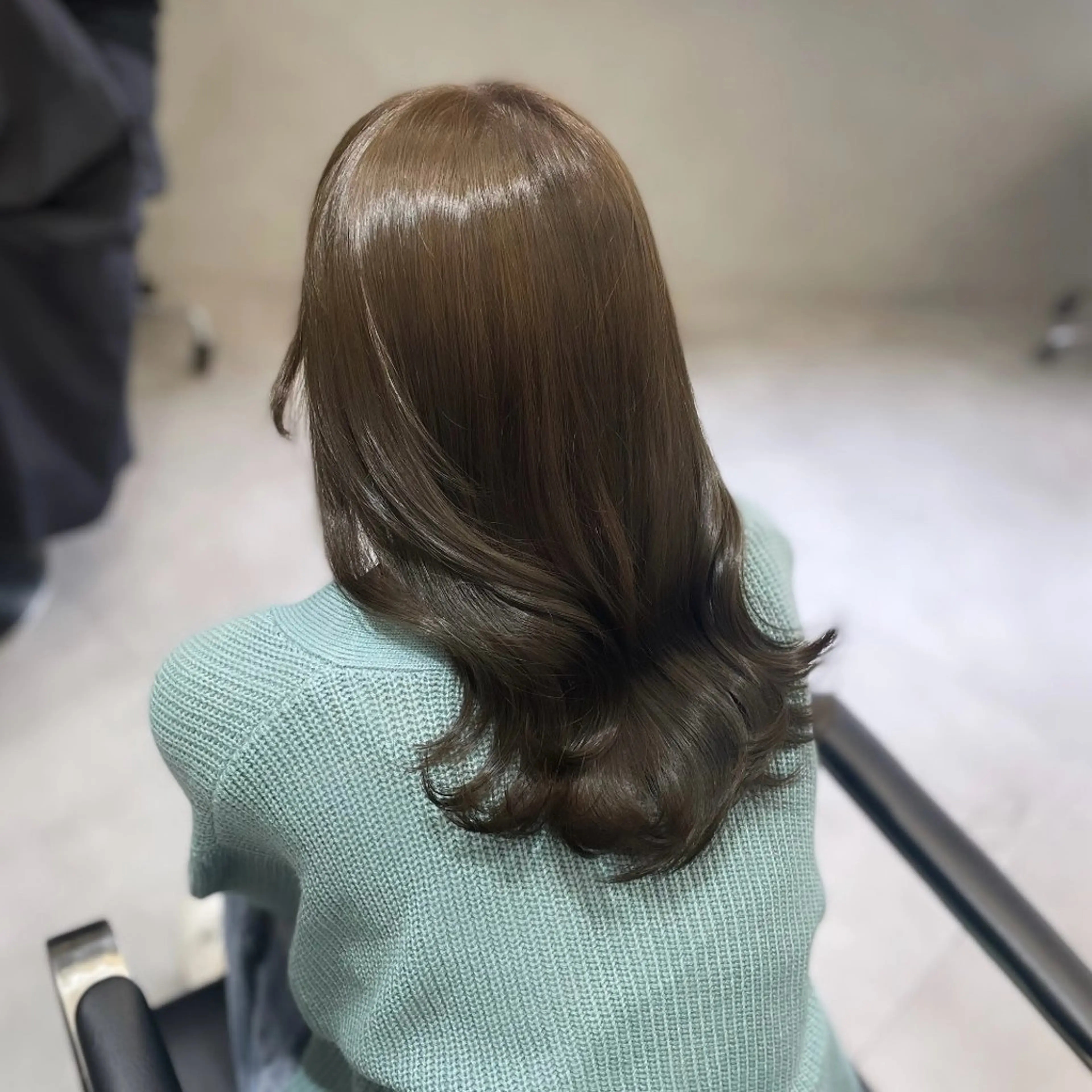 ミディアム カラー ブリーチ ダブルカラー グレージュ ブリーチなしカラー オリーブグレージュ カット ヘアカラー Rui/透明感カラー 暖色/レイヤーカットのヘアスタイル