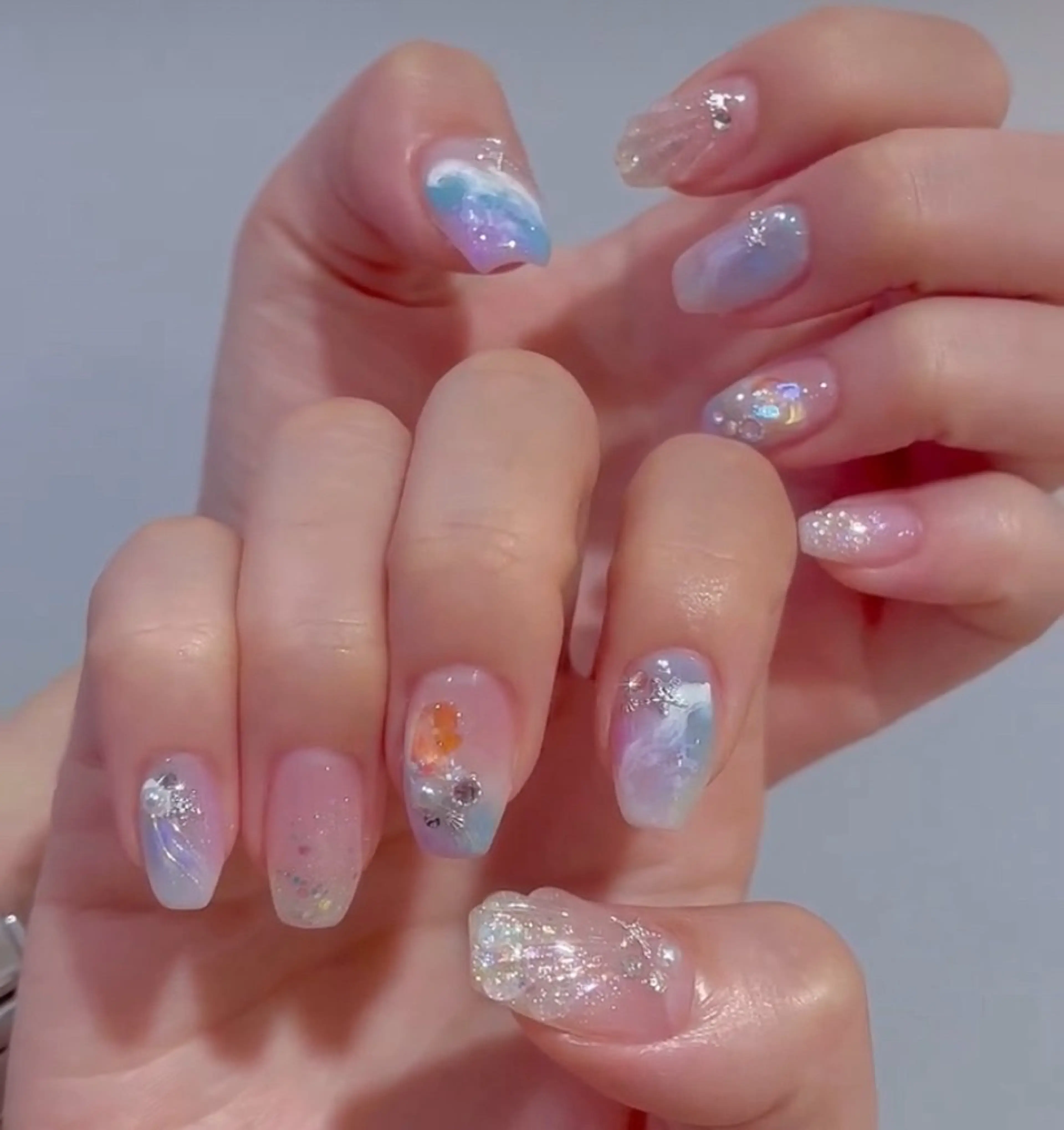 ショート 韓国風ヘア ハンドネイル パンチャパンチャ ネイルサロンのネイルデザイン