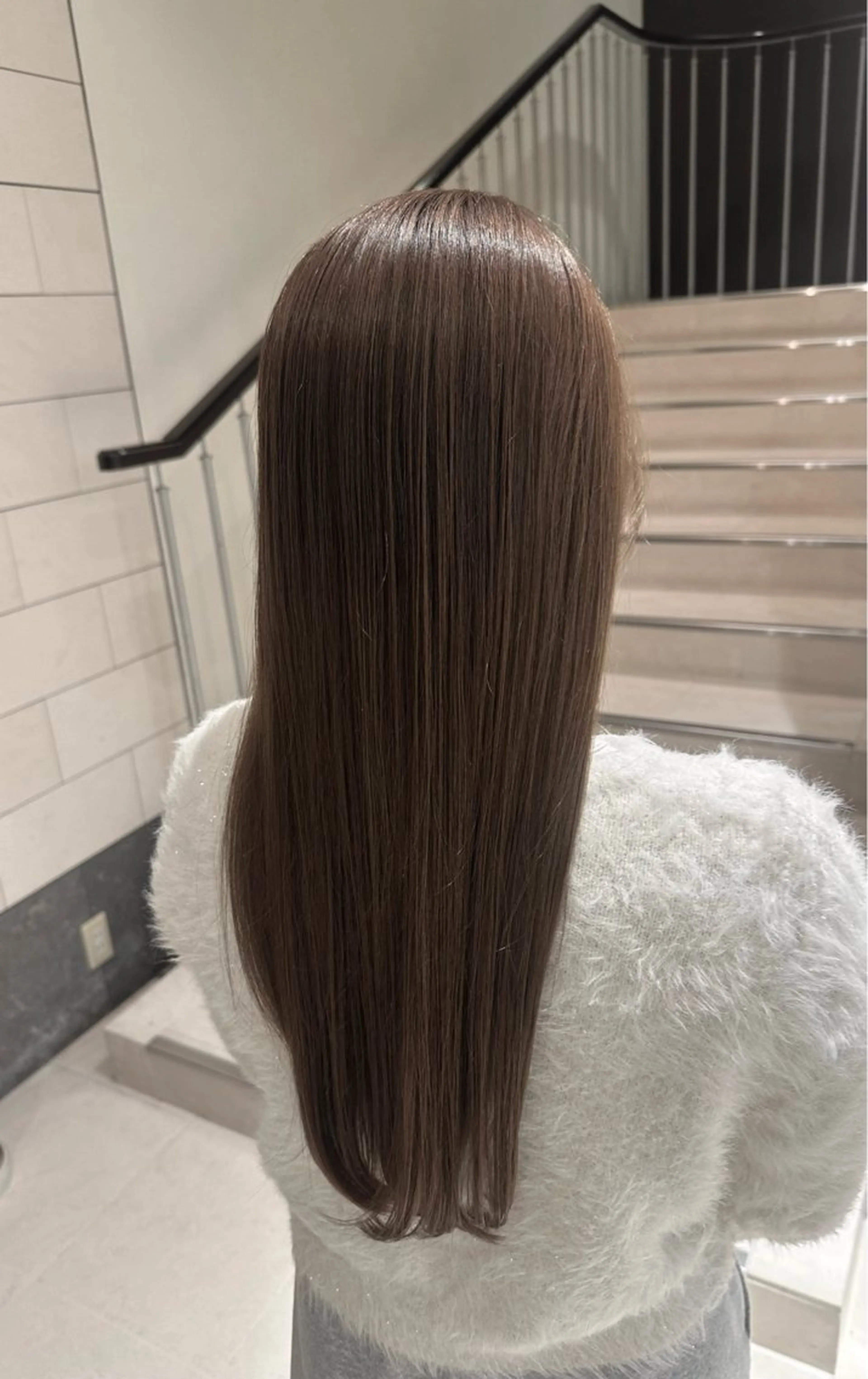 カラー アッシュ アッシュブラウン ブリーチ ブラウンカラー ブリーチなしカラー 矢代 さくらのヘアスタイル