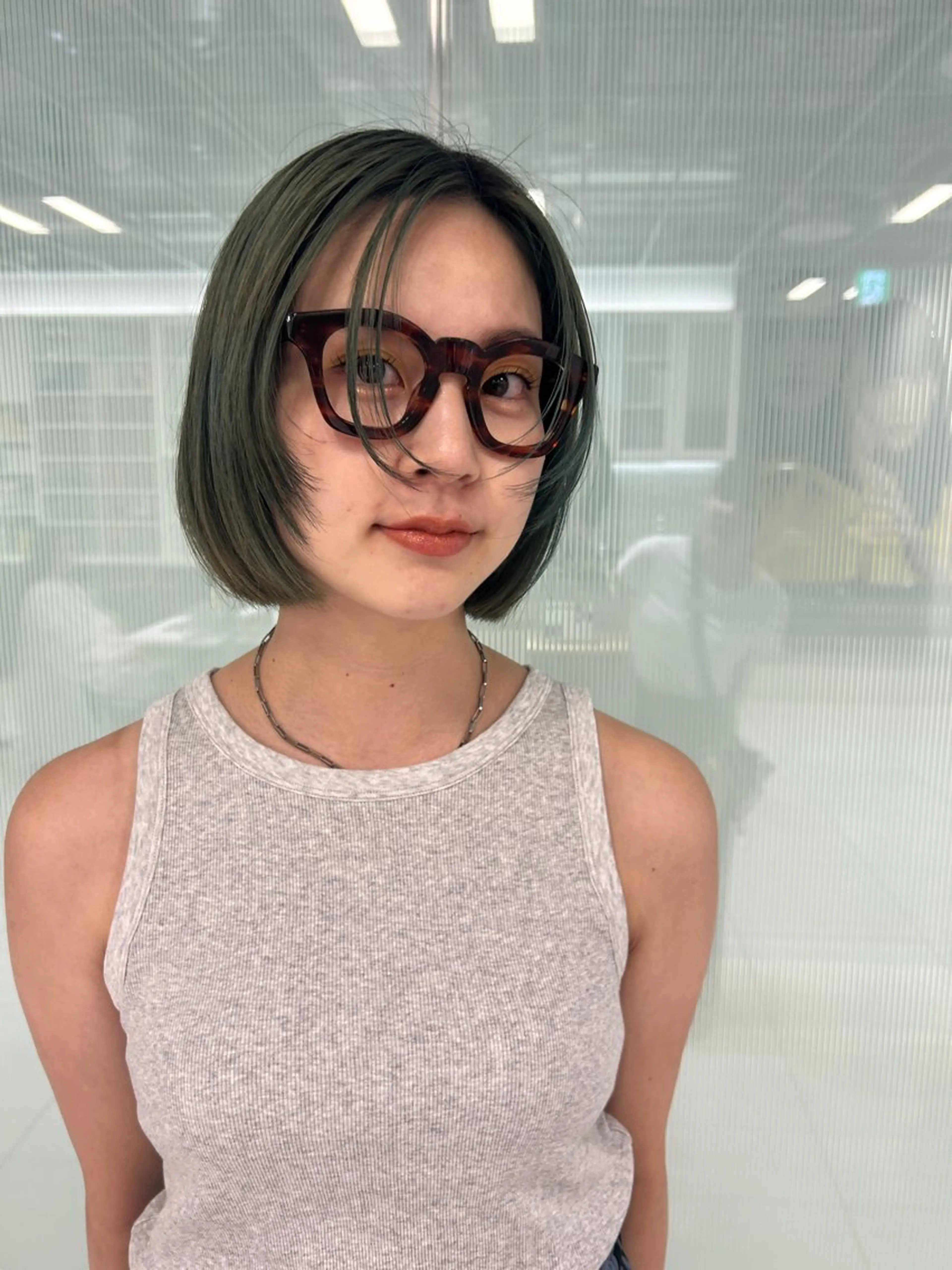 ショート レイヤーカット/ 透明感カラーmikuのヘアスタイル