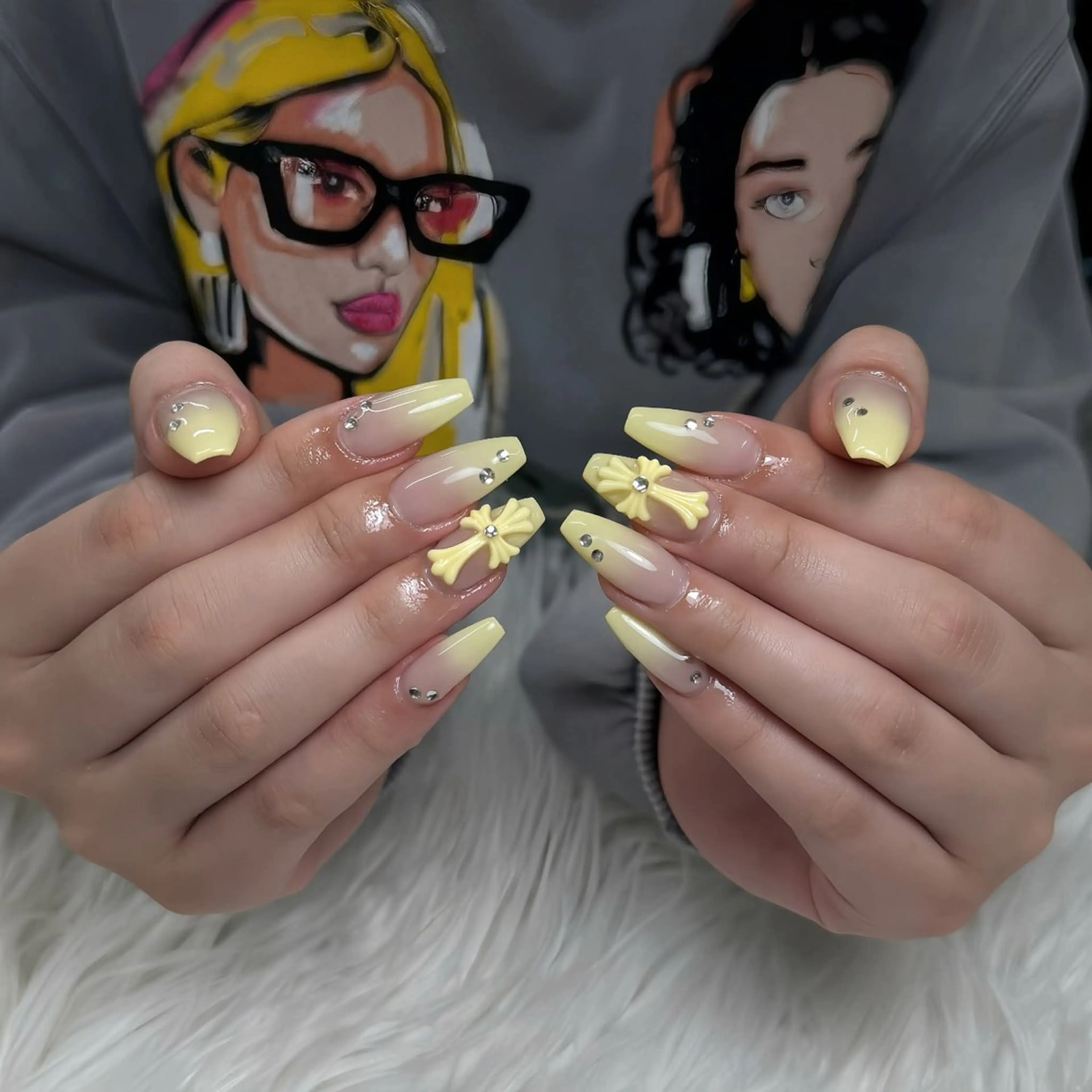 ネイル キラキラネイル 春ネイル ホワイト ハンドネイル ハンドケア いちご ちゃんのネイルデザイン