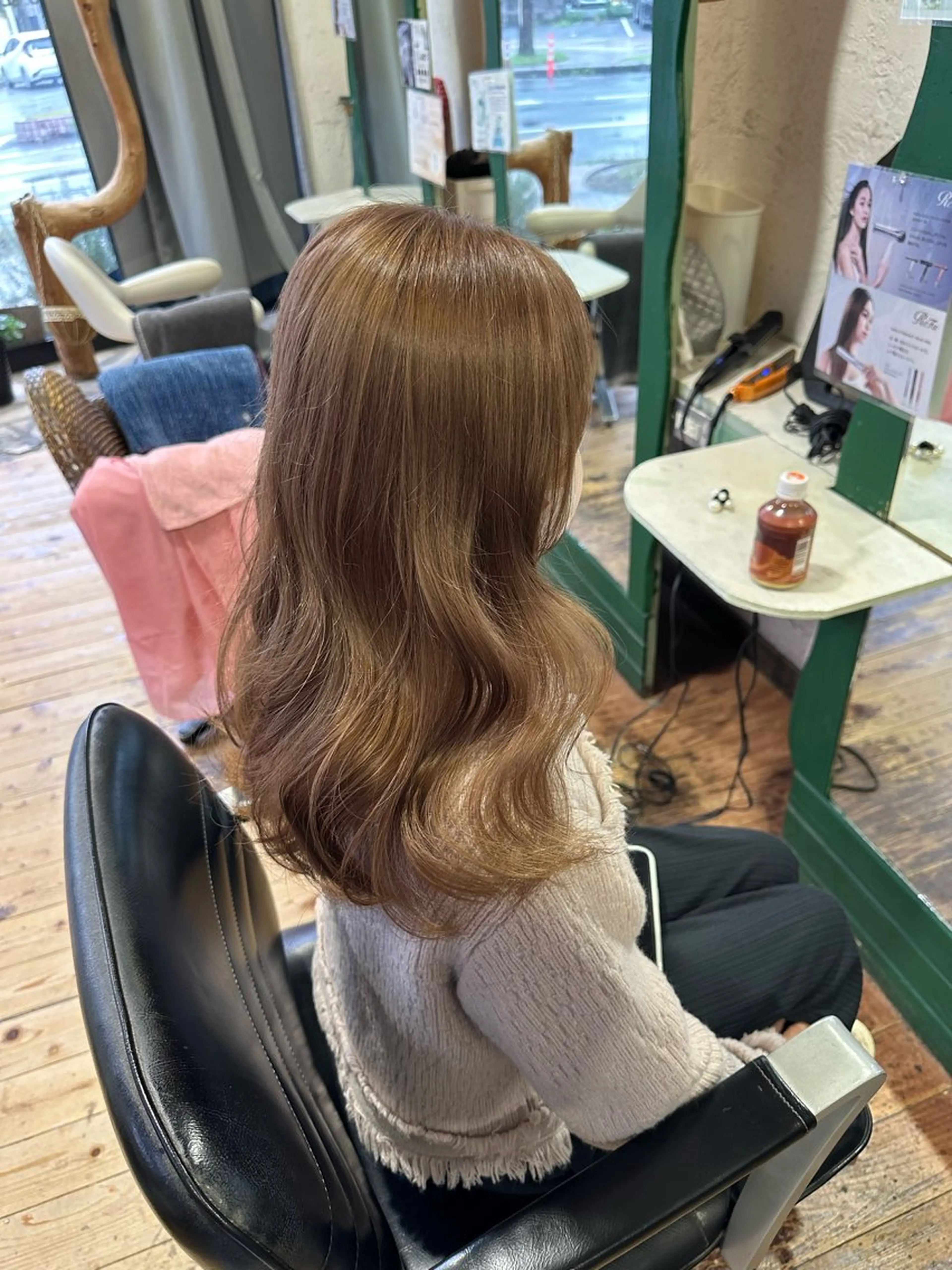 カラー indigo blue所属・indigo/ Minamiのヘアスタイル