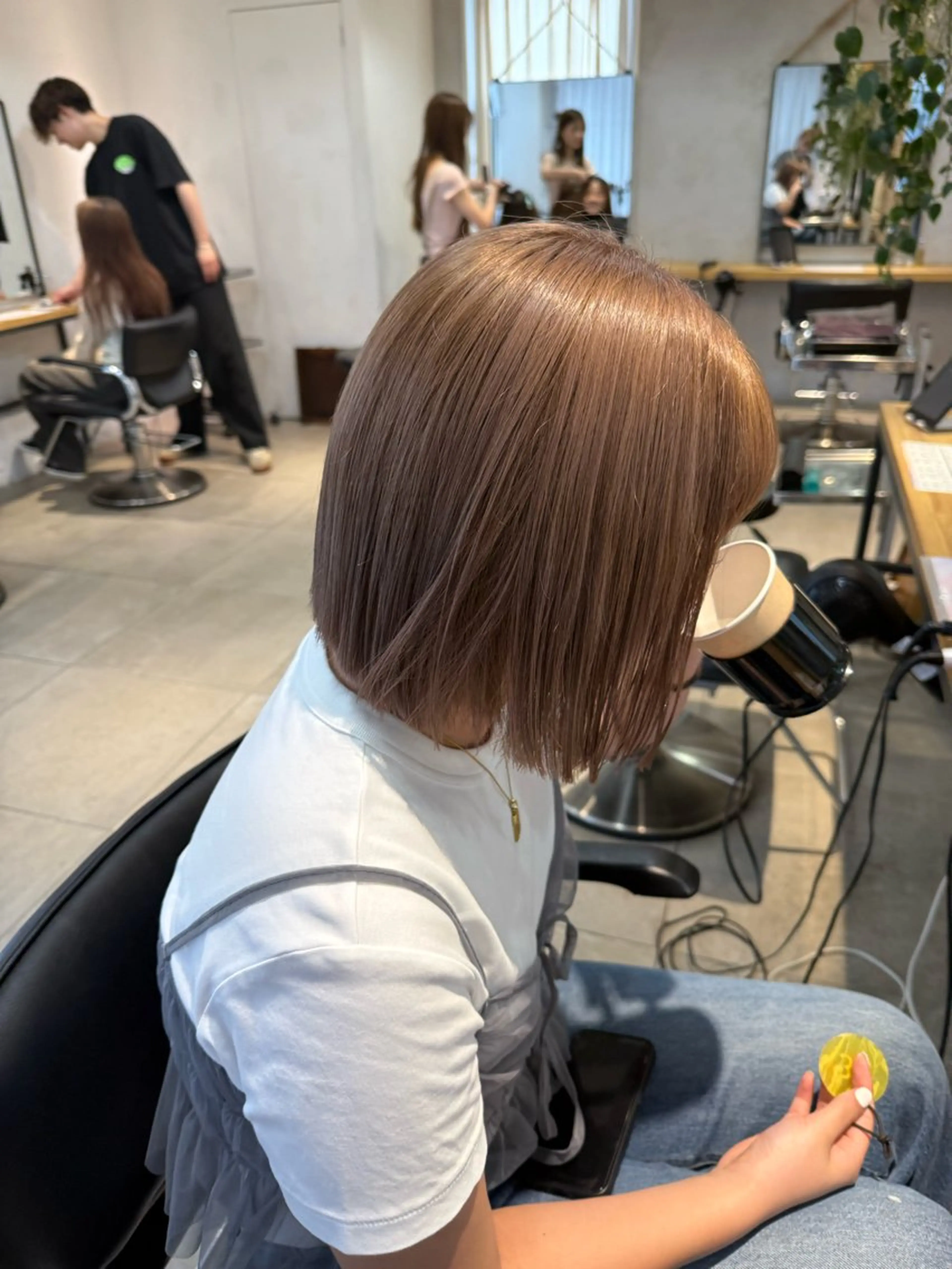 ショート カラー ミルクティー× グレージュMOMOのヘアスタイル