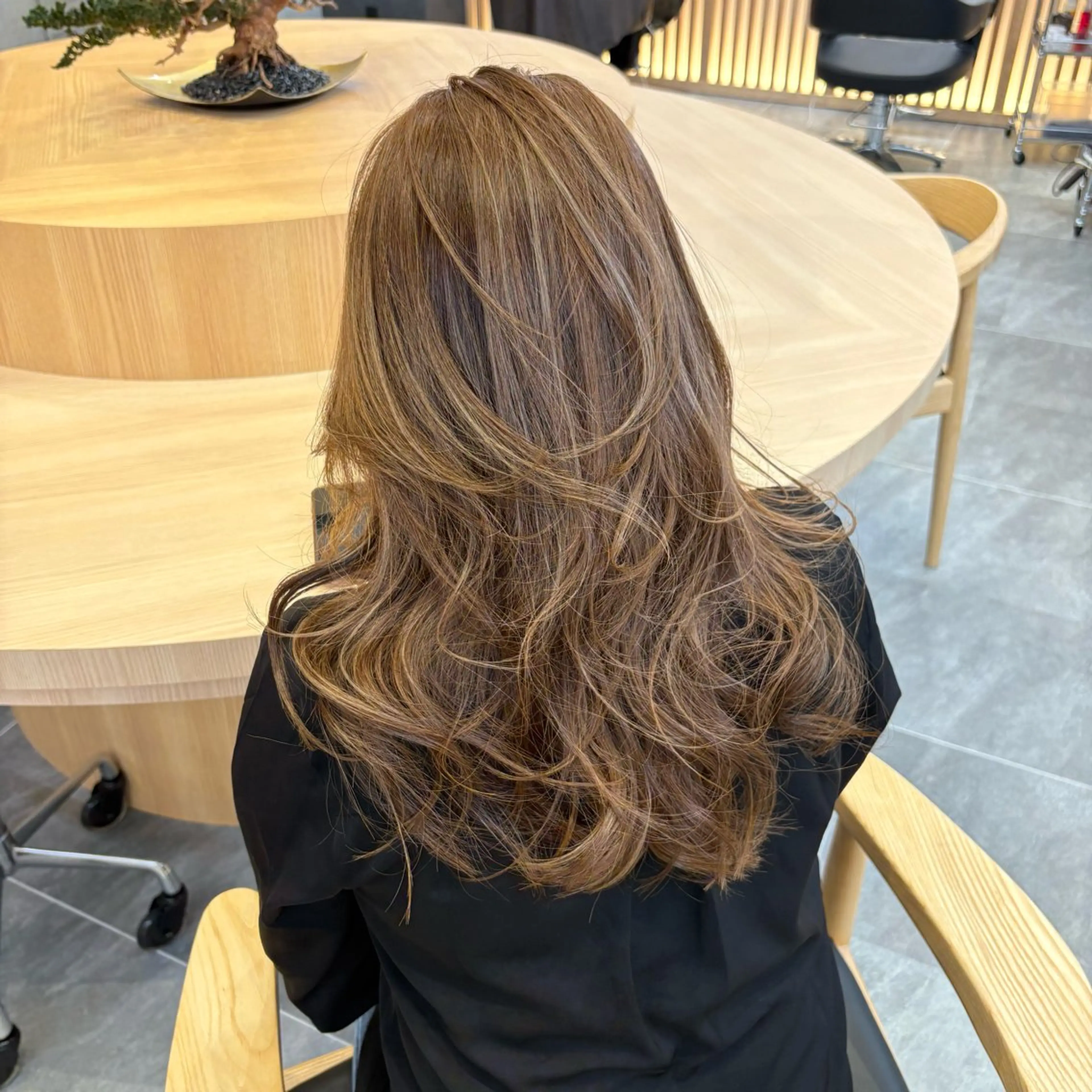 セミロング カラー Ella所属・nana【艶髪】/ レイヤー/縮毛矯正のヘアスタイル