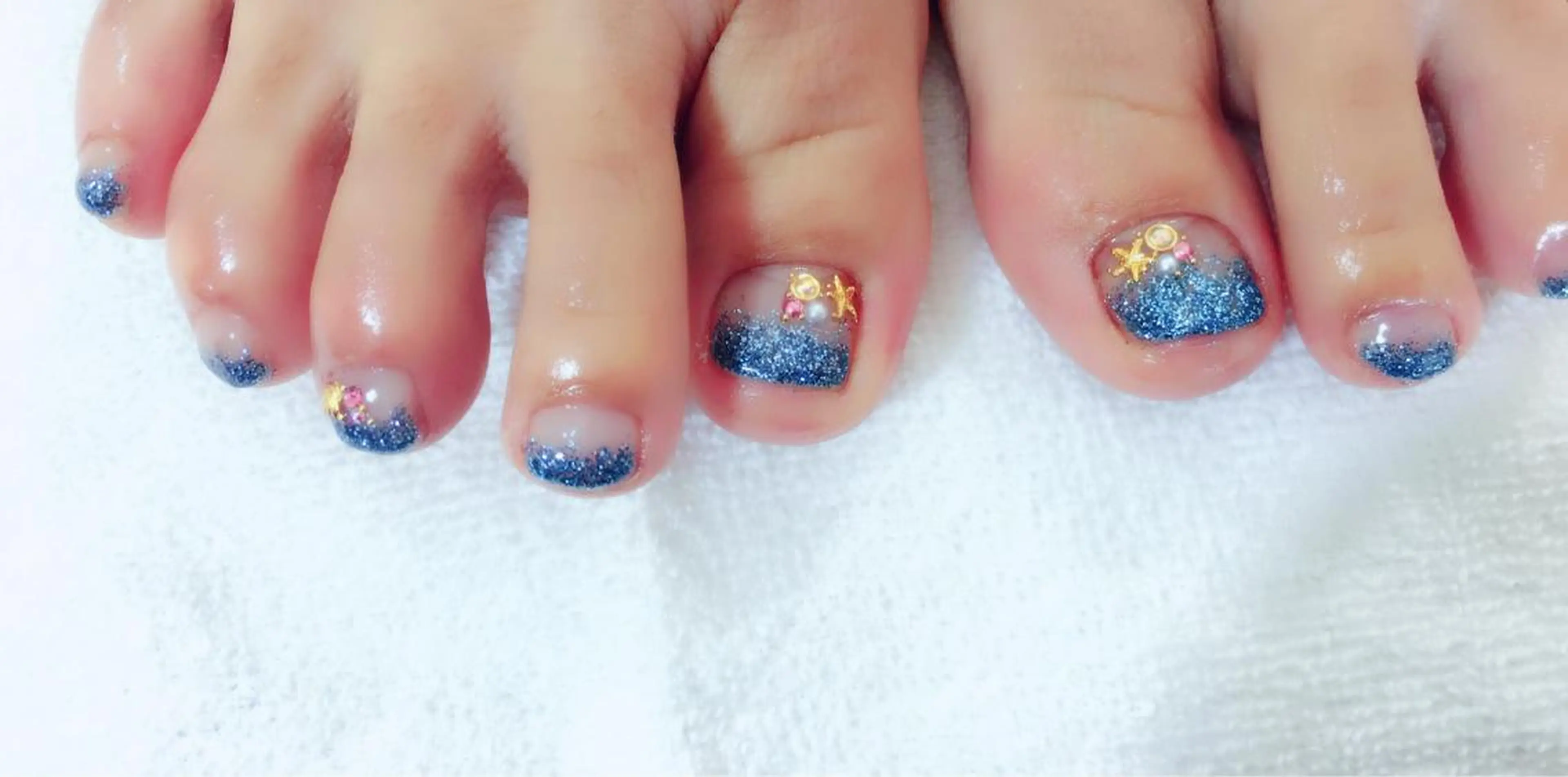 ネイル フットネイル グラデーション ラメ(グリッター) ラメグラデーション ストーンネイル 隠れ家一戸建て金町 HIROMI 葛飾区のネイルデザイン
