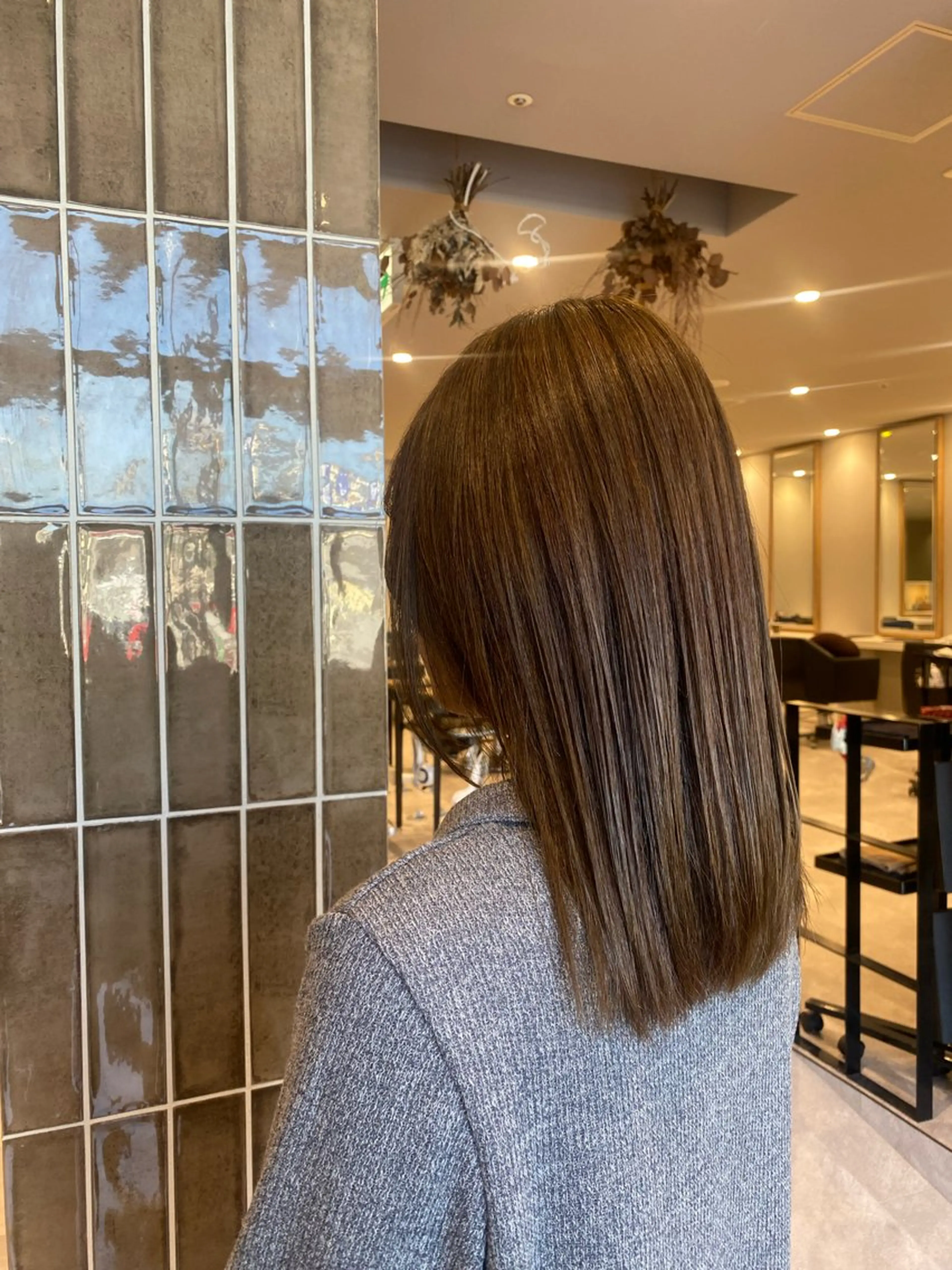 ミディアム ヘアカラー 間城 樹里のヘアスタイル