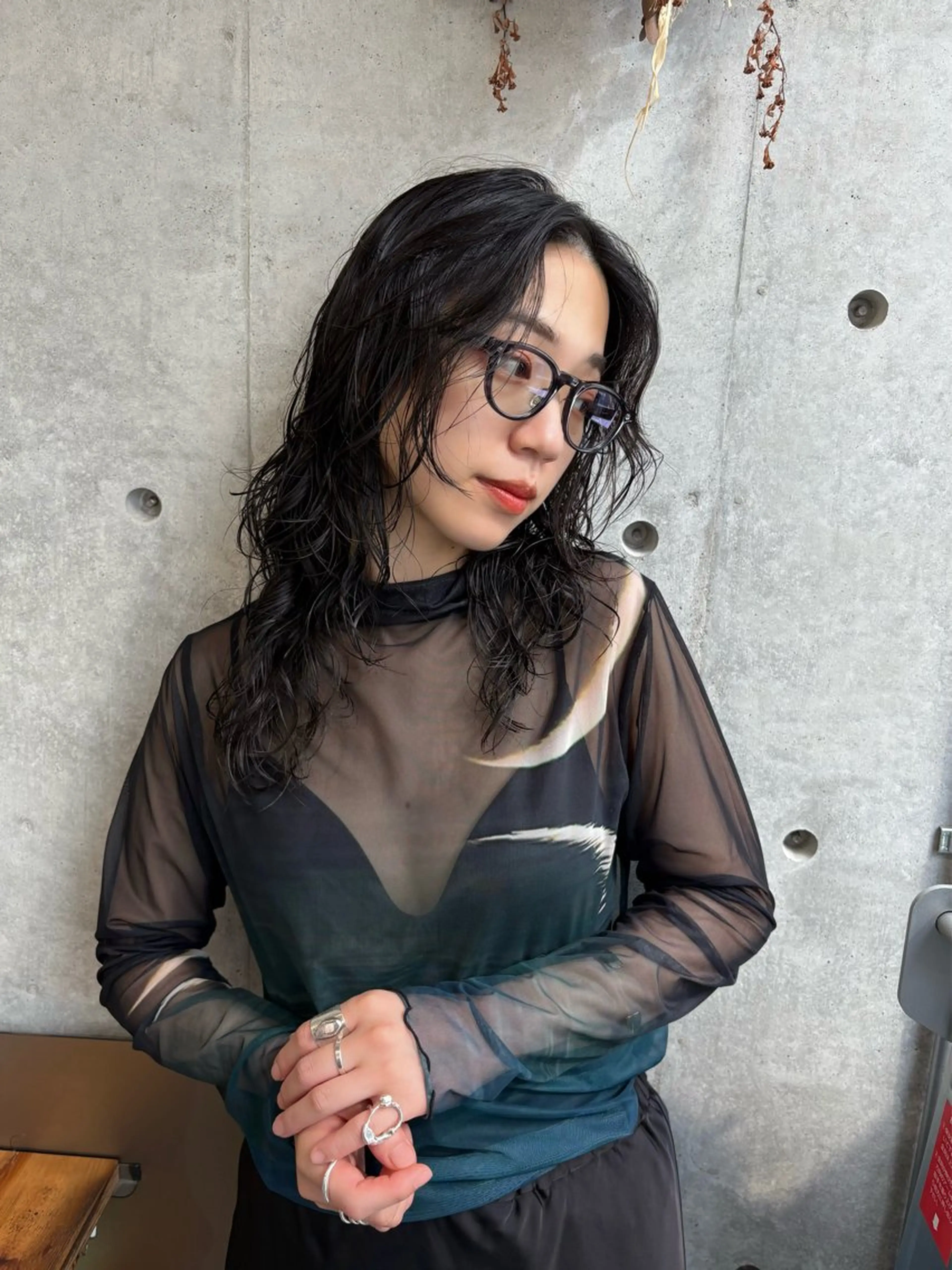 ミディアム カラー レイヤーカット カット ヘアカラー トリートメント 似合わせカット レイヤーボブウルフのヘアスタイル